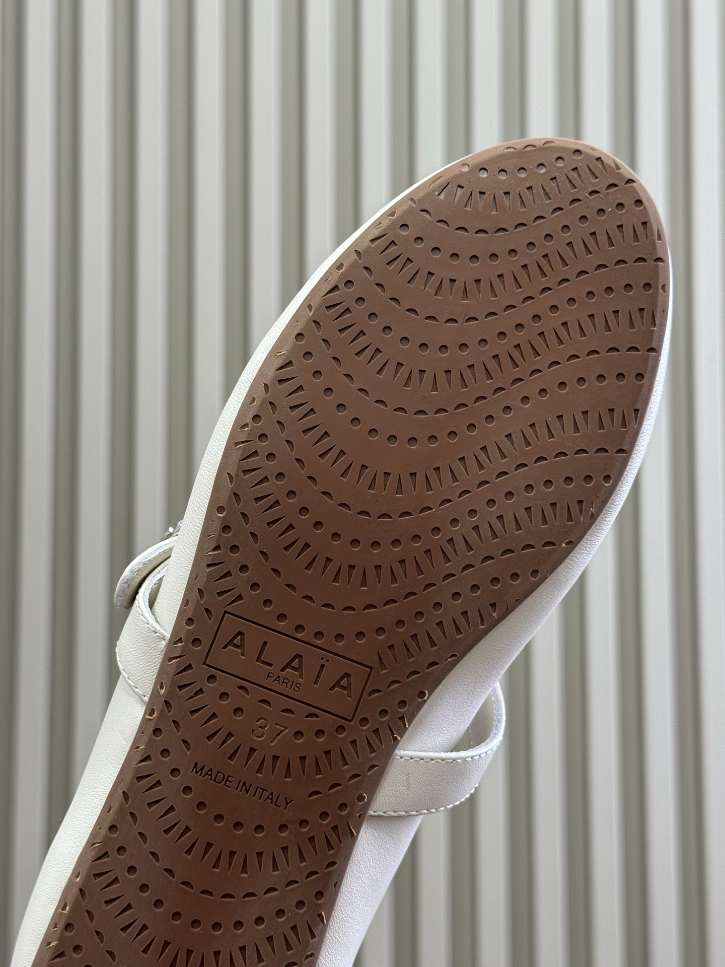 ALAiA｜敲响秋冬的第一双美鞋暖呼呼的别太可爱了吧反绒羊皮鞋面，皮毛一体内里，脚感太舒服啦换季新装备，