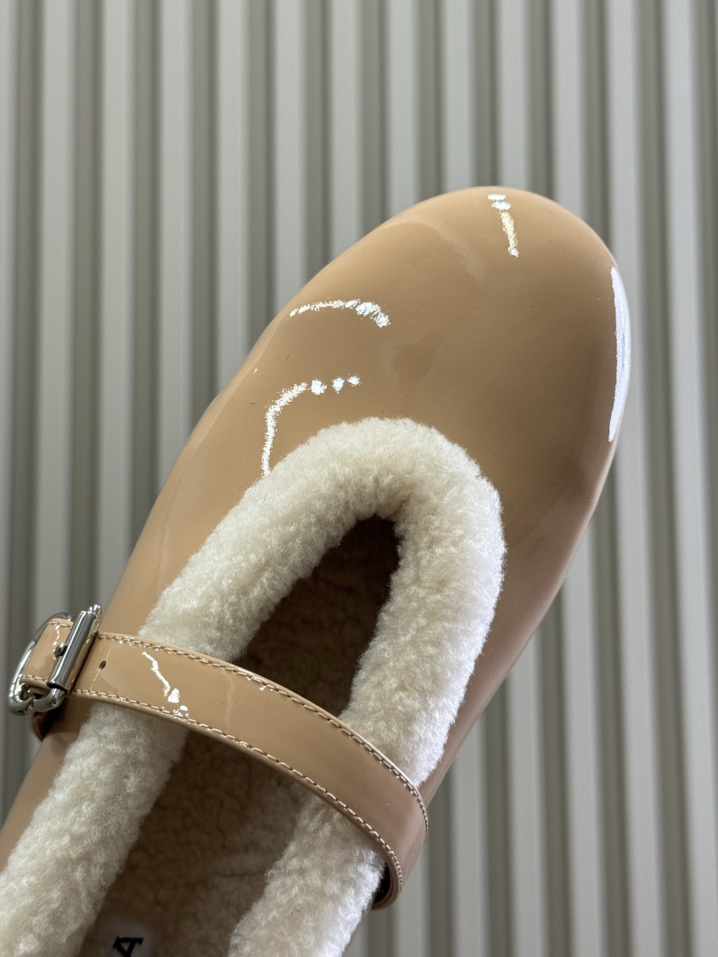 ALAiA｜敲响秋冬的第一双美鞋暖呼呼的别太可爱了吧反绒羊皮鞋面，皮毛一体内里，脚感太舒服啦换季新装备，