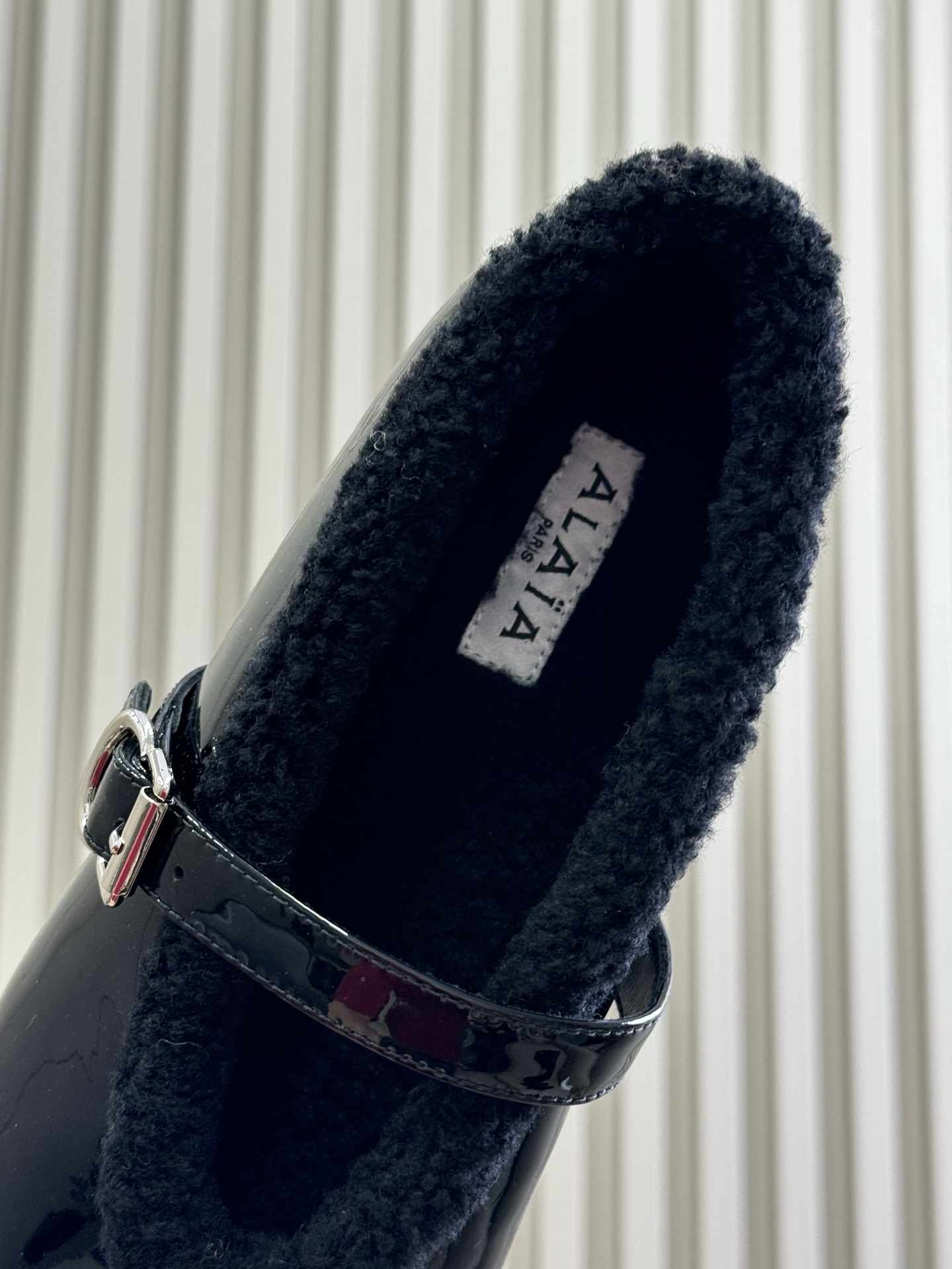 ALAiA｜敲响秋冬的第一双美鞋暖呼呼的别太可爱了吧反绒羊皮鞋面，皮毛一体内里，脚感太舒服啦换季新装备，