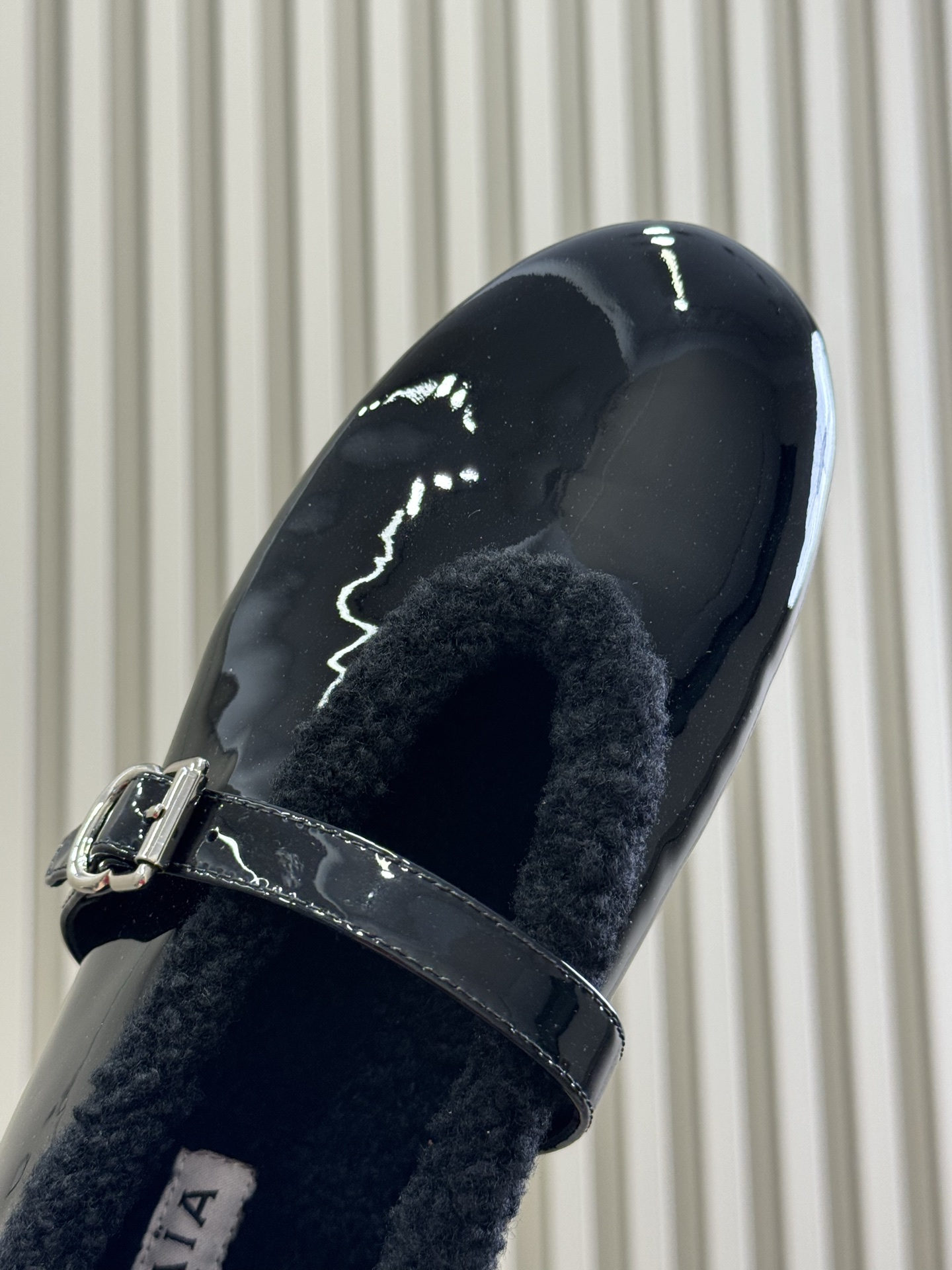 ALAiA｜敲响秋冬的第一双美鞋暖呼呼的别太可爱了吧反绒羊皮鞋面，皮毛一体内里，脚感太舒服啦换季新装备，