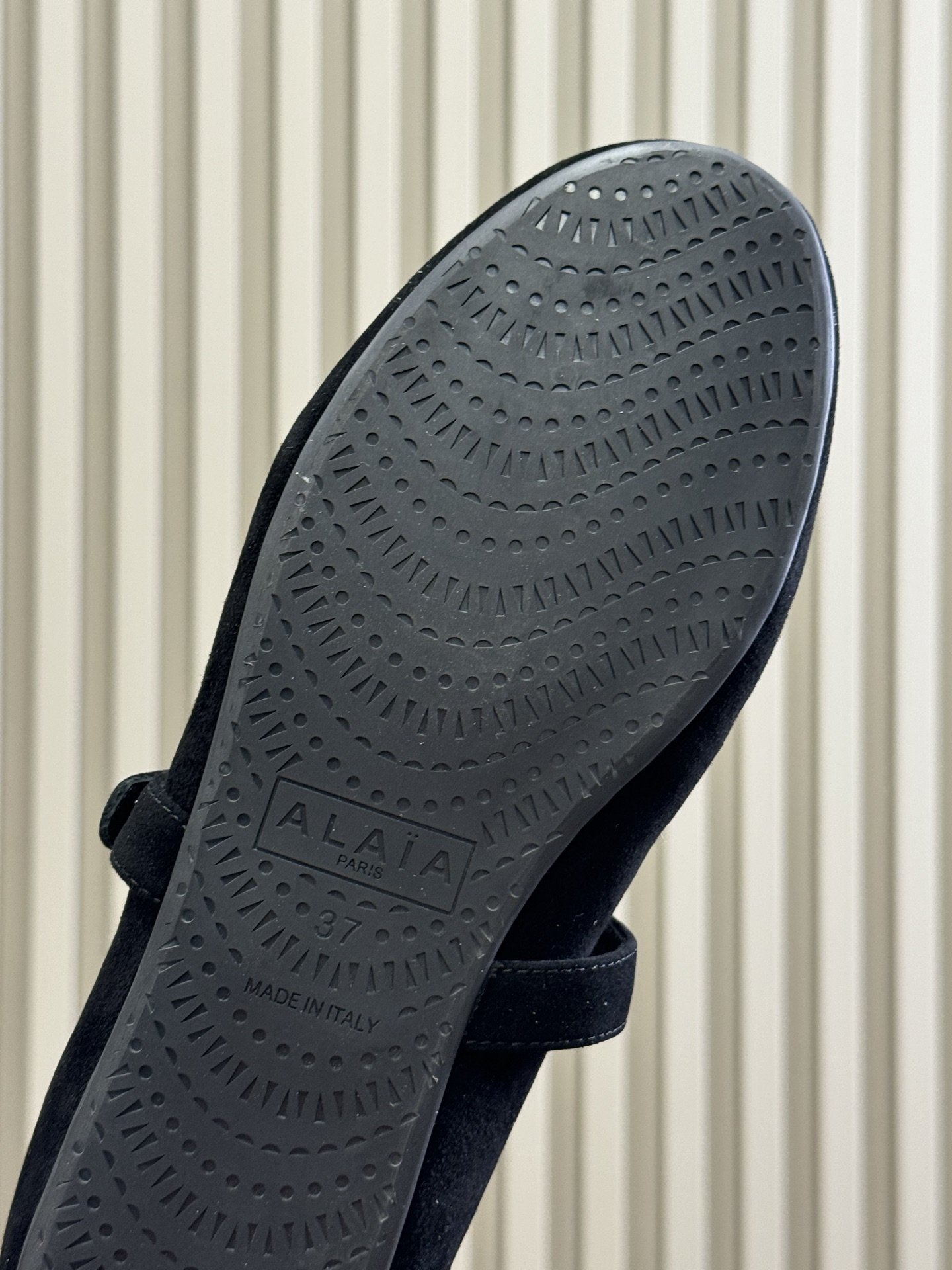 ALAiA｜敲响秋冬的第一双美鞋暖呼呼的别太可爱了吧反绒羊皮鞋面，皮毛一体内里，脚感太舒服啦换季新装备，