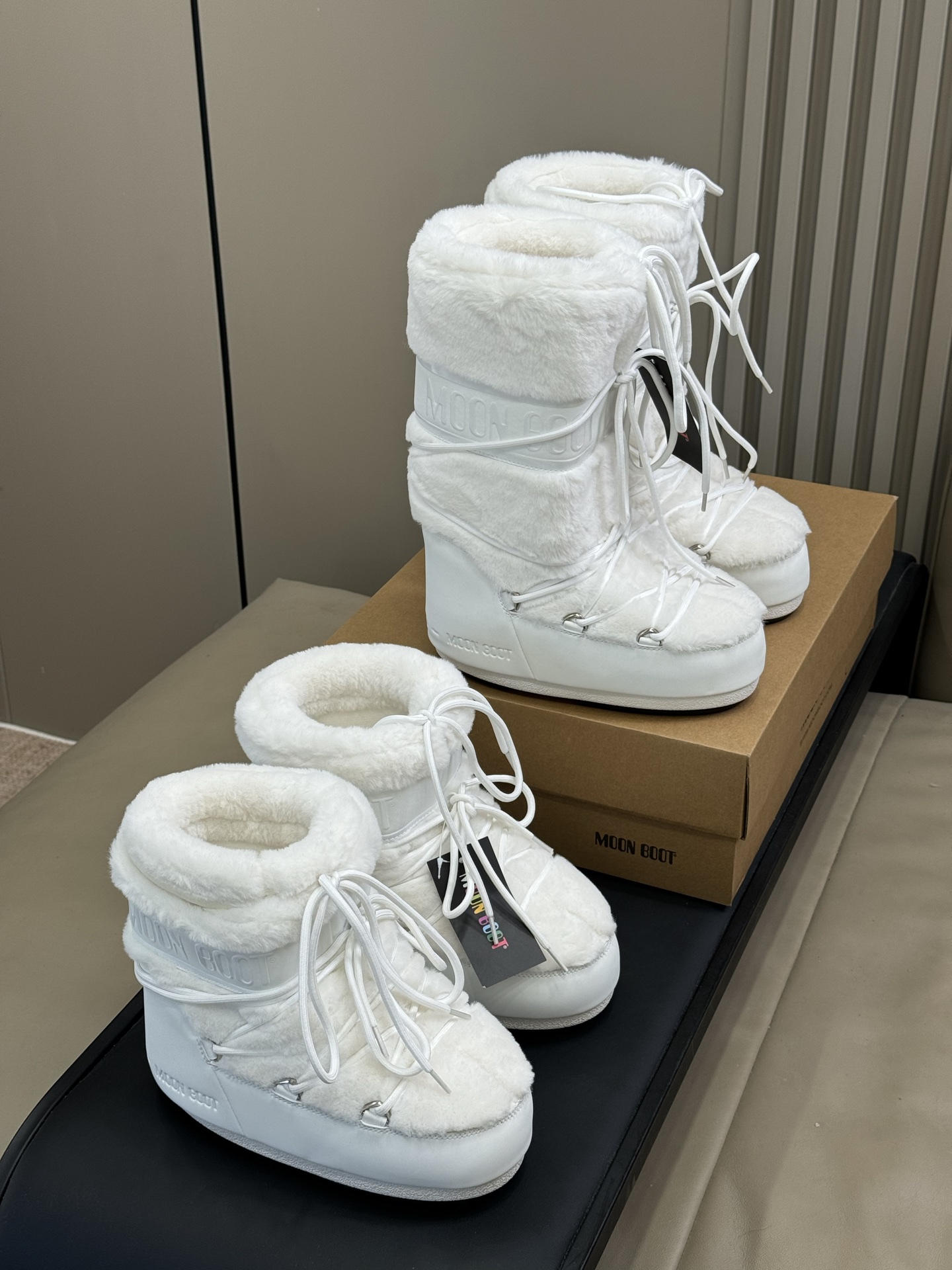 Moonboot这月亮雪地靴很出圈吗？去年这靴子看到好多辣妹子在穿搭配都是1.7的即视感！巨显腿长那种！