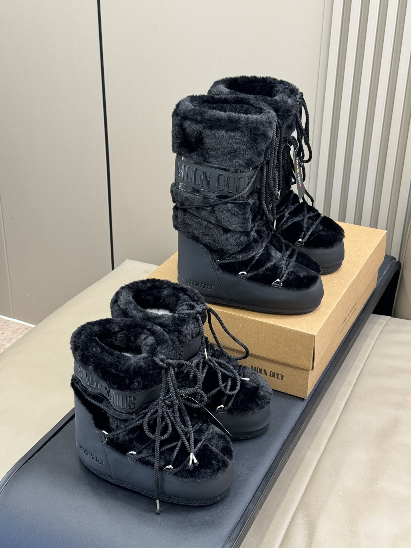 Moonboot这月亮雪地靴很出圈吗？去年这靴子看到好多辣妹子在穿搭配都是1.7的即视感！巨显腿长那种！