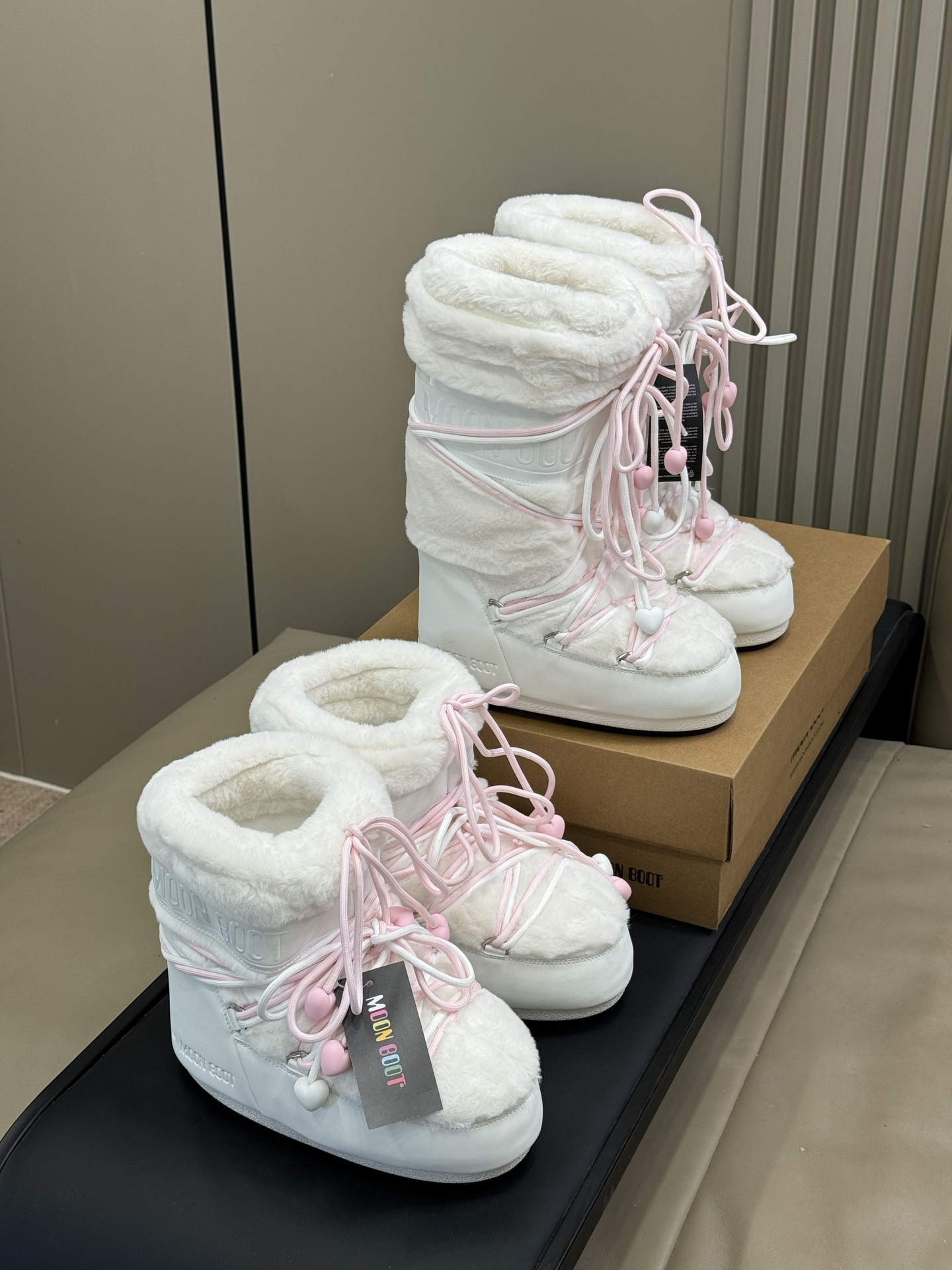 Moonboot这月亮雪地靴很出圈吗？去年这靴子看到好多辣妹子在穿搭配都是1.7的即视感！巨显腿长那种！