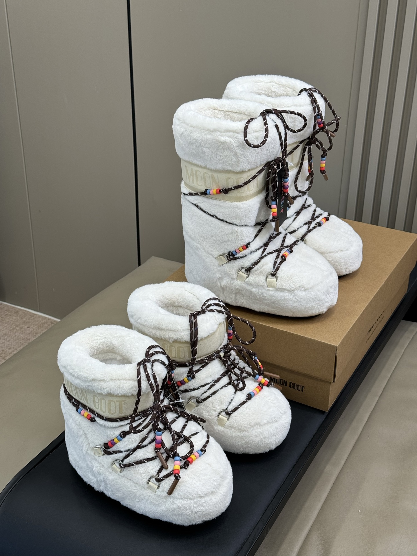 Moonboot这月亮雪地靴很出圈吗？去年这靴子看到好多辣妹子在穿搭配都是1.7的即视感！巨显腿长那种！