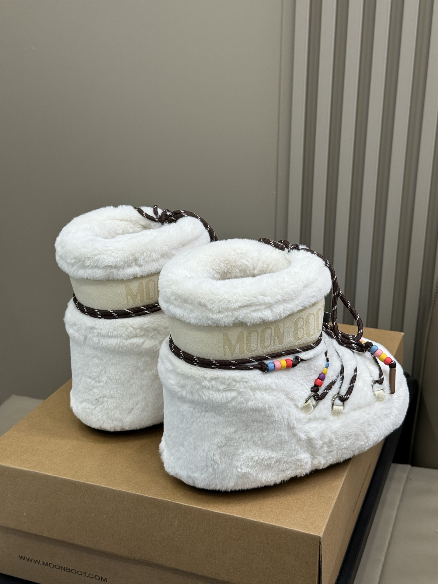 Moonboot这月亮雪地靴很出圈吗？去年这靴子看到好多辣妹子在穿搭配都是1.7的即视感！巨显腿长那种！