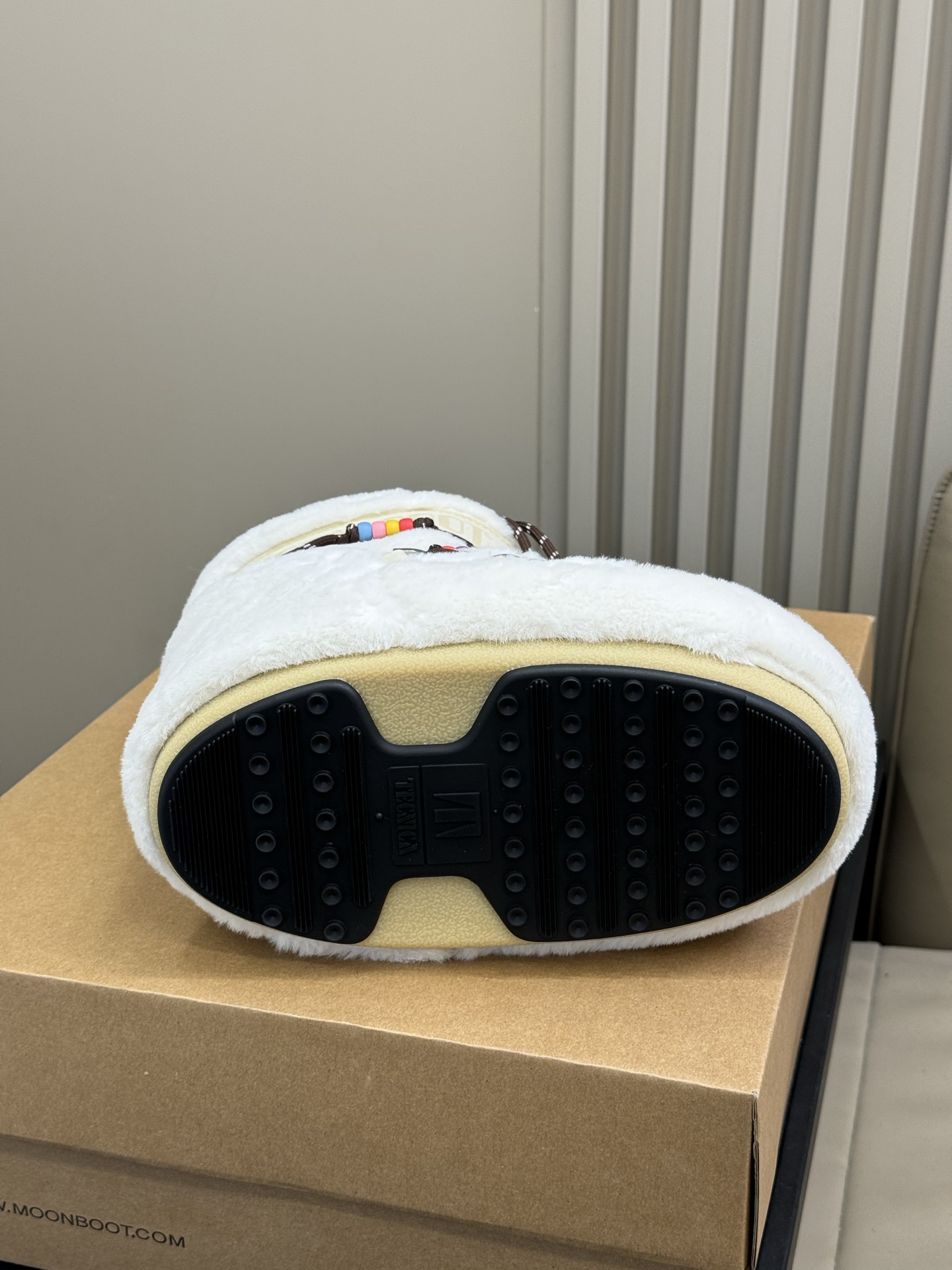 Moonboot这月亮雪地靴很出圈吗？去年这靴子看到好多辣妹子在穿搭配都是1.7的即视感！巨显腿长那种！