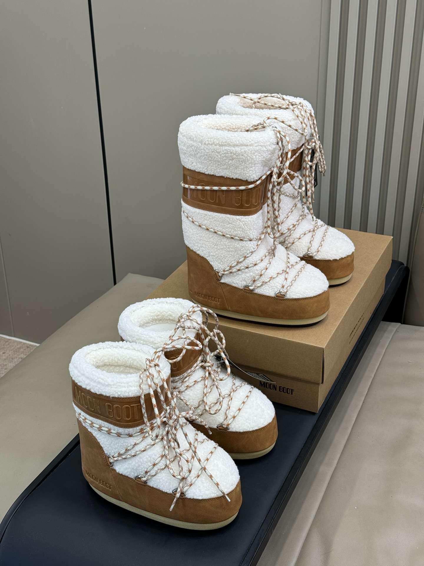 Moonboot这月亮雪地靴很出圈吗？去年这靴子看到好多辣妹子在穿搭配都是1.7的即视感！巨显腿长那种！