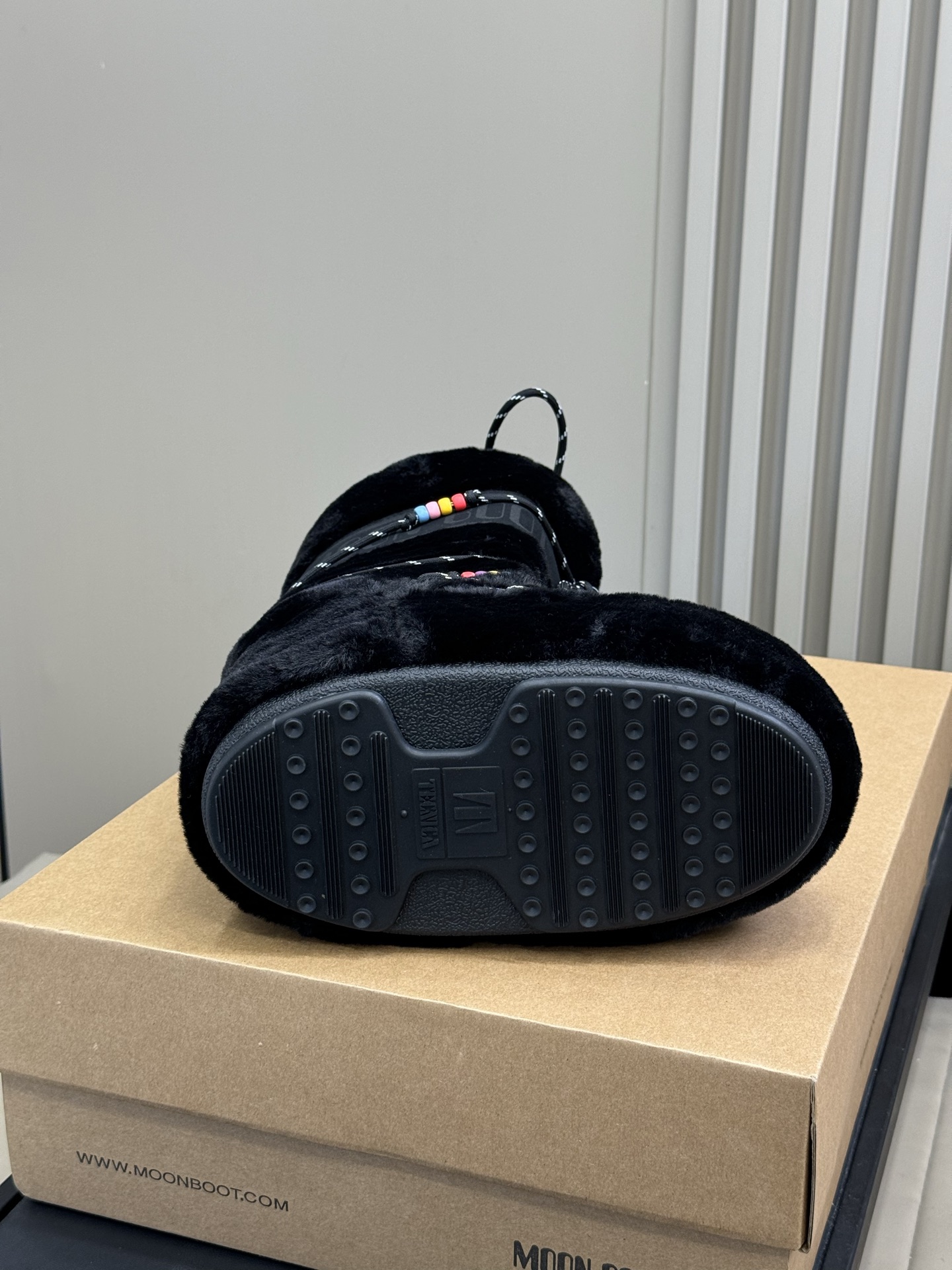 Moonboot这月亮雪地靴很出圈吗？去年这靴子看到好多辣妹子在穿搭配都是1.7的即视感！巨显腿长那种！