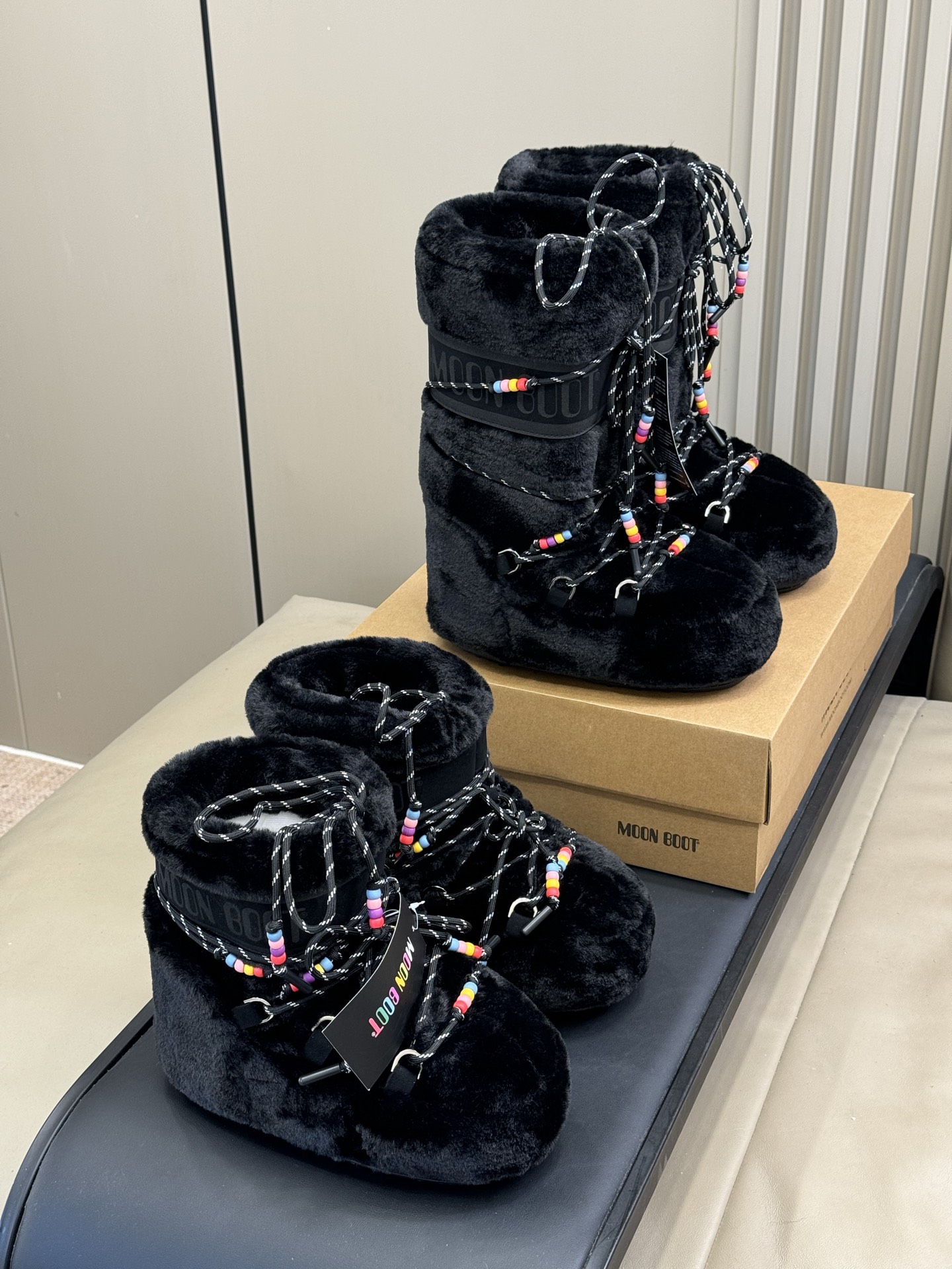 Moonboot这月亮雪地靴很出圈吗？去年这靴子看到好多辣妹子在穿搭配都是1.7的即视感！巨显腿长那种！