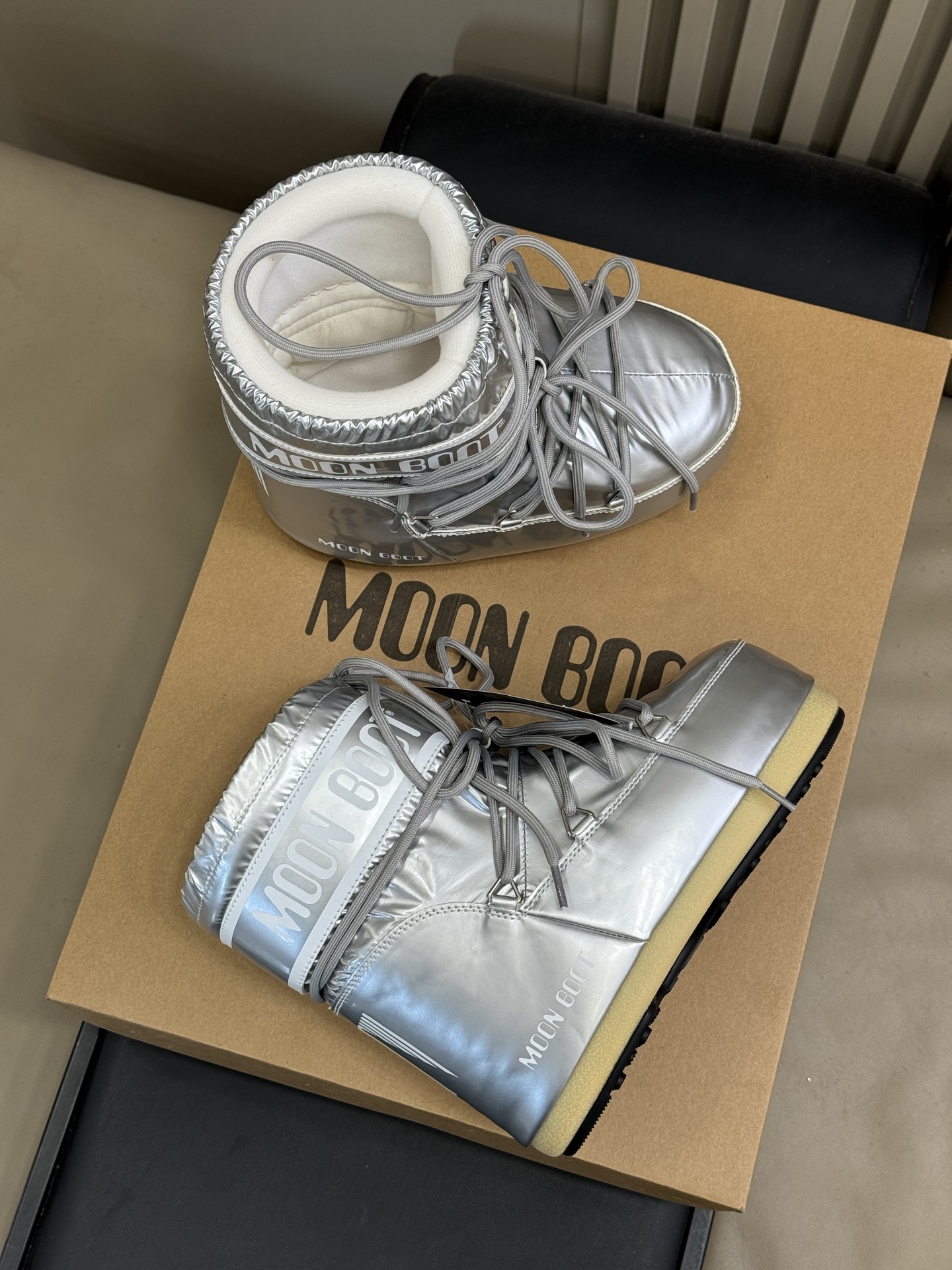 Moonboot这月亮雪地靴很出圈吗？去年这靴子看到好多辣妹子在穿搭配都是1.7的即视感！巨显腿长那种！