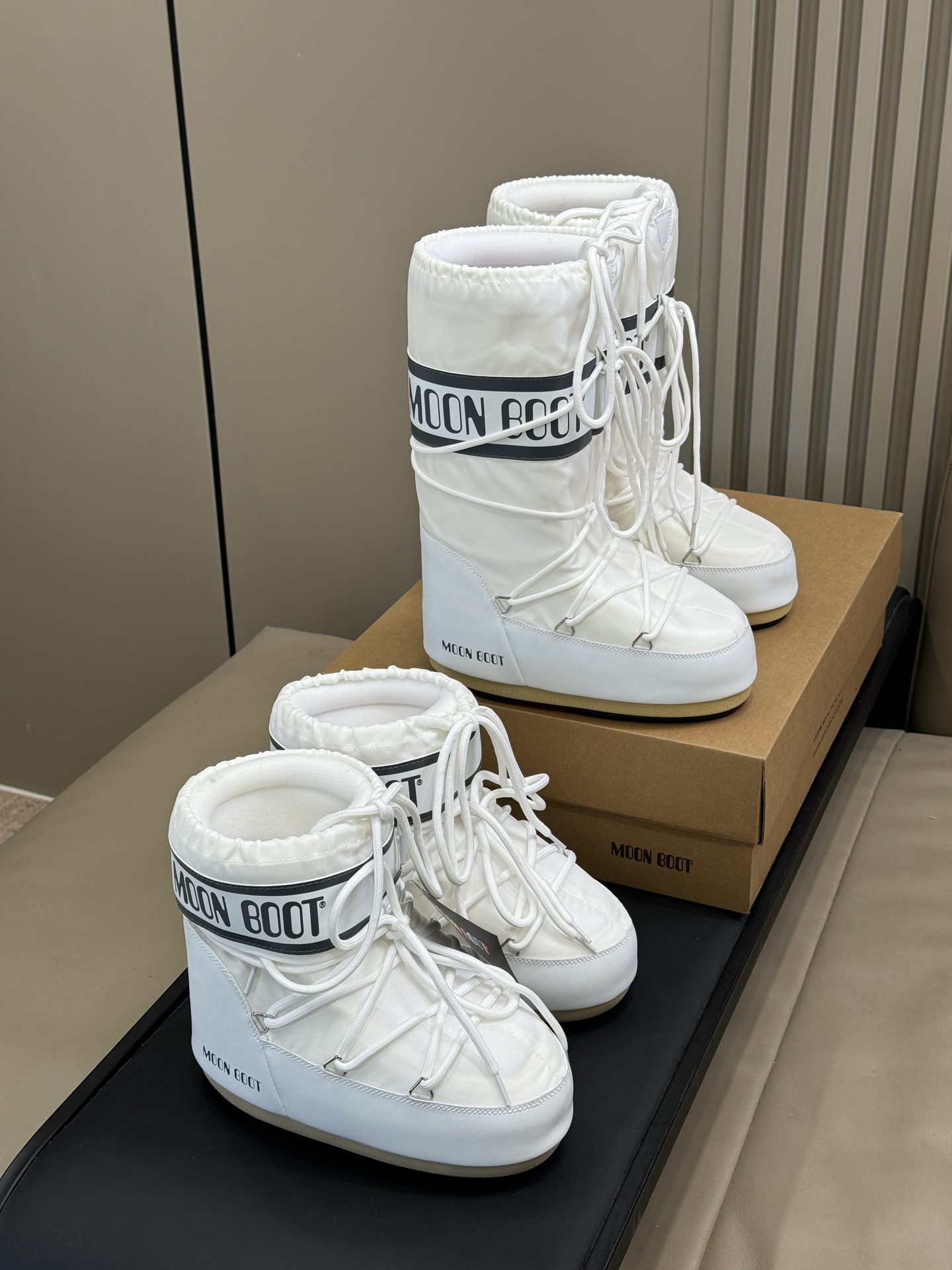 Moonboot这月亮雪地靴很出圈吗？去年这靴子看到好多辣妹子在穿搭配都是1.7的即视感！巨显腿长那种！