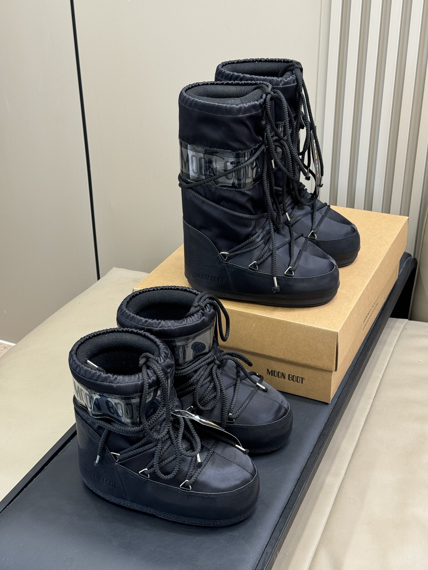 Moonboot这月亮雪地靴很出圈吗？去年这靴子看到好多辣妹子在穿搭配都是1.7的即视感！巨显腿长那种！