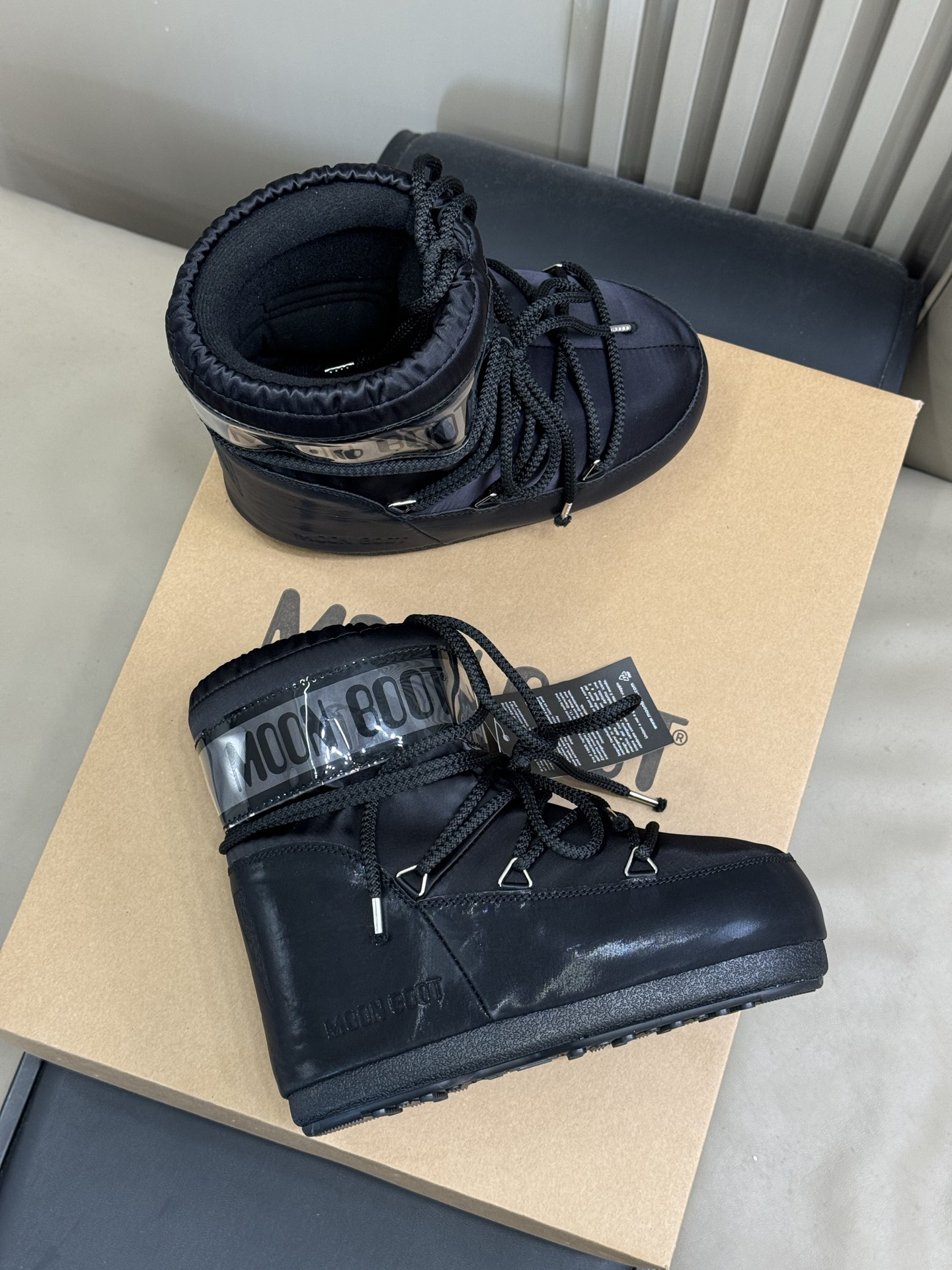 Moonboot这月亮雪地靴很出圈吗？去年这靴子看到好多辣妹子在穿搭配都是1.7的即视感！巨显腿长那种！