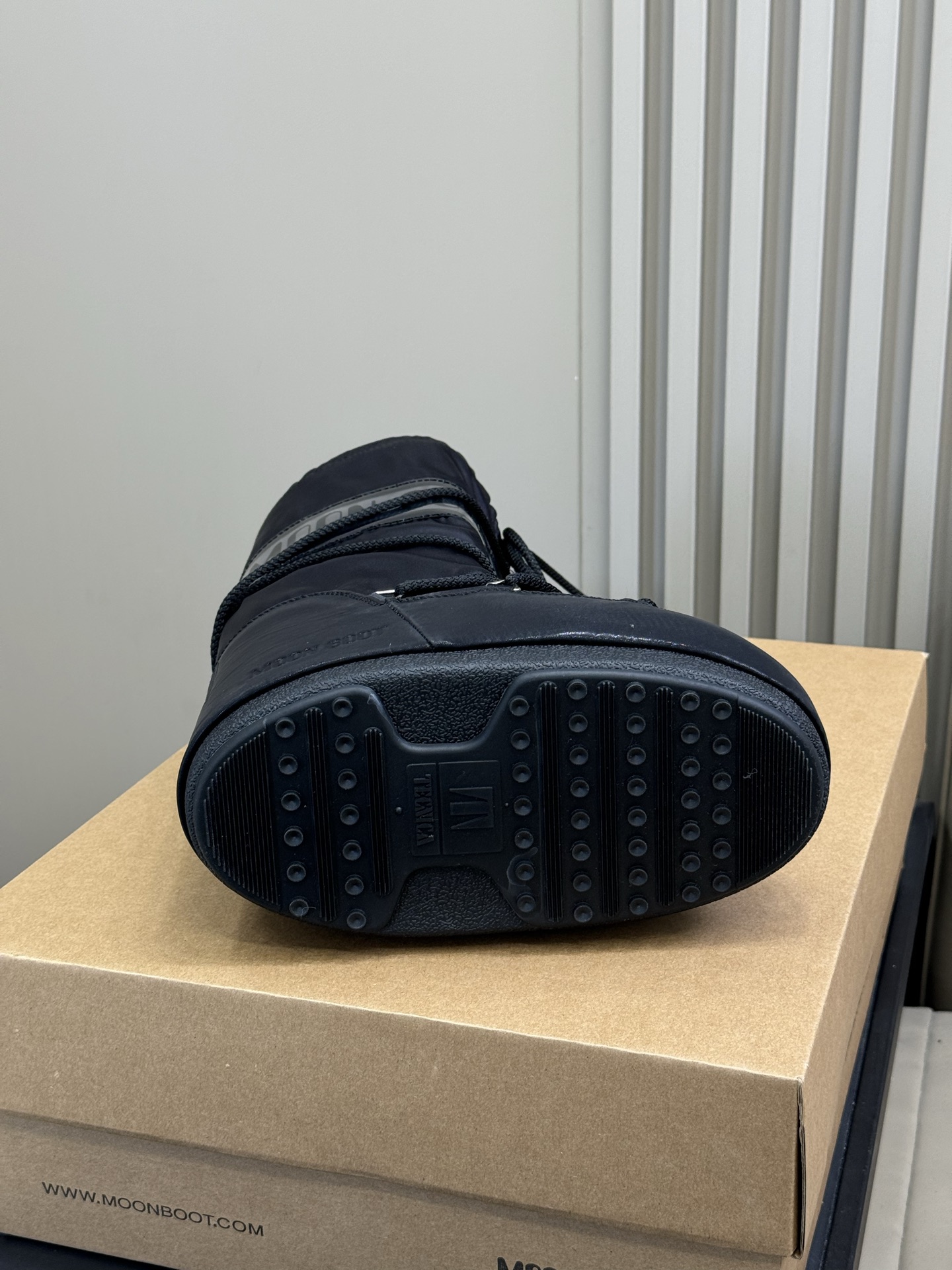 Moonboot这月亮雪地靴很出圈吗？去年这靴子看到好多辣妹子在穿搭配都是1.7的即视感！巨显腿长那种！