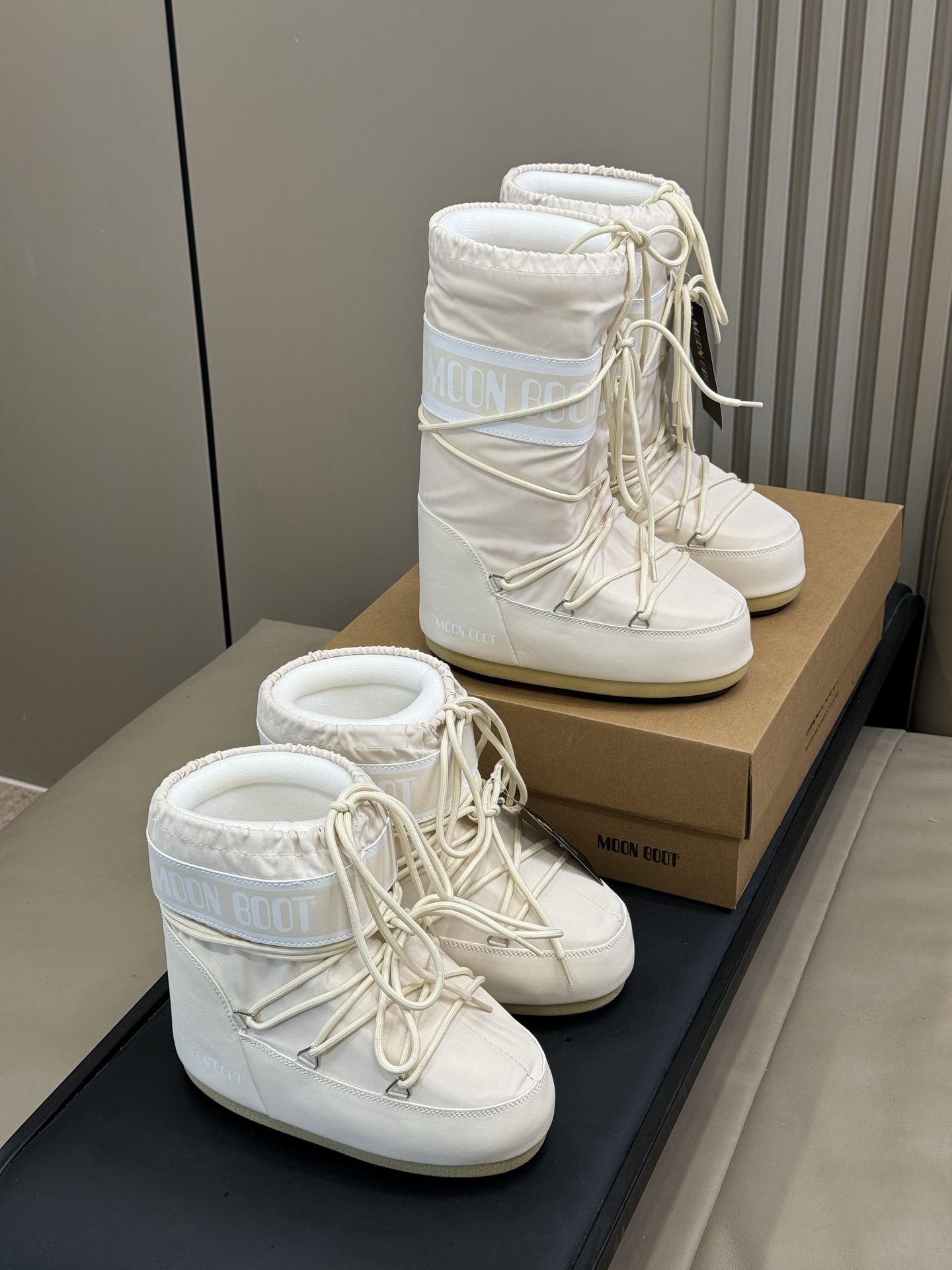 Moonboot这月亮雪地靴很出圈吗？去年这靴子看到好多辣妹子在穿搭配都是1.7的即视感！巨显腿长那种！