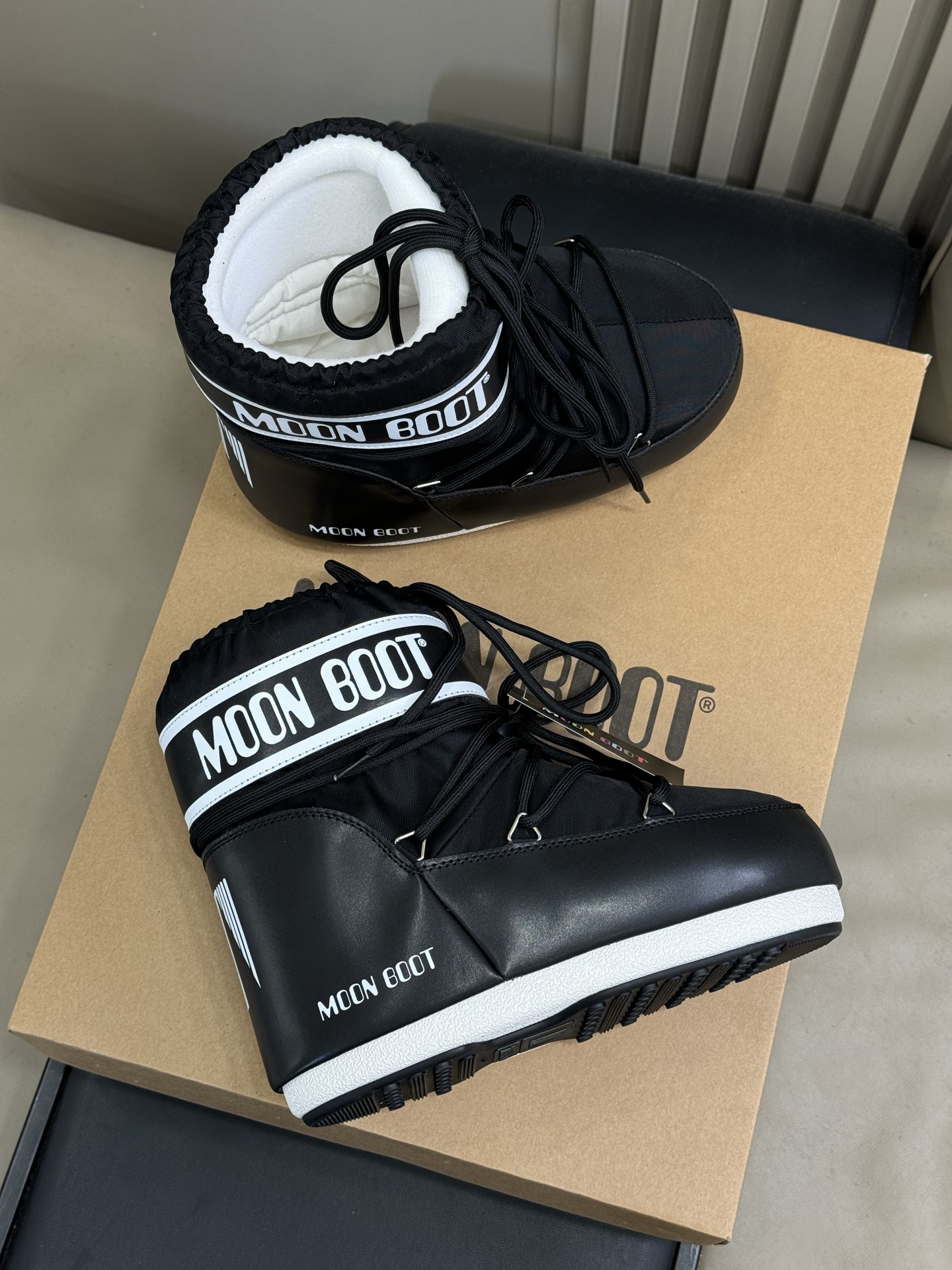 Moonboot这月亮雪地靴很出圈吗？去年这靴子看到好多辣妹子在穿搭配都是1.7的即视感！巨显腿长那种！