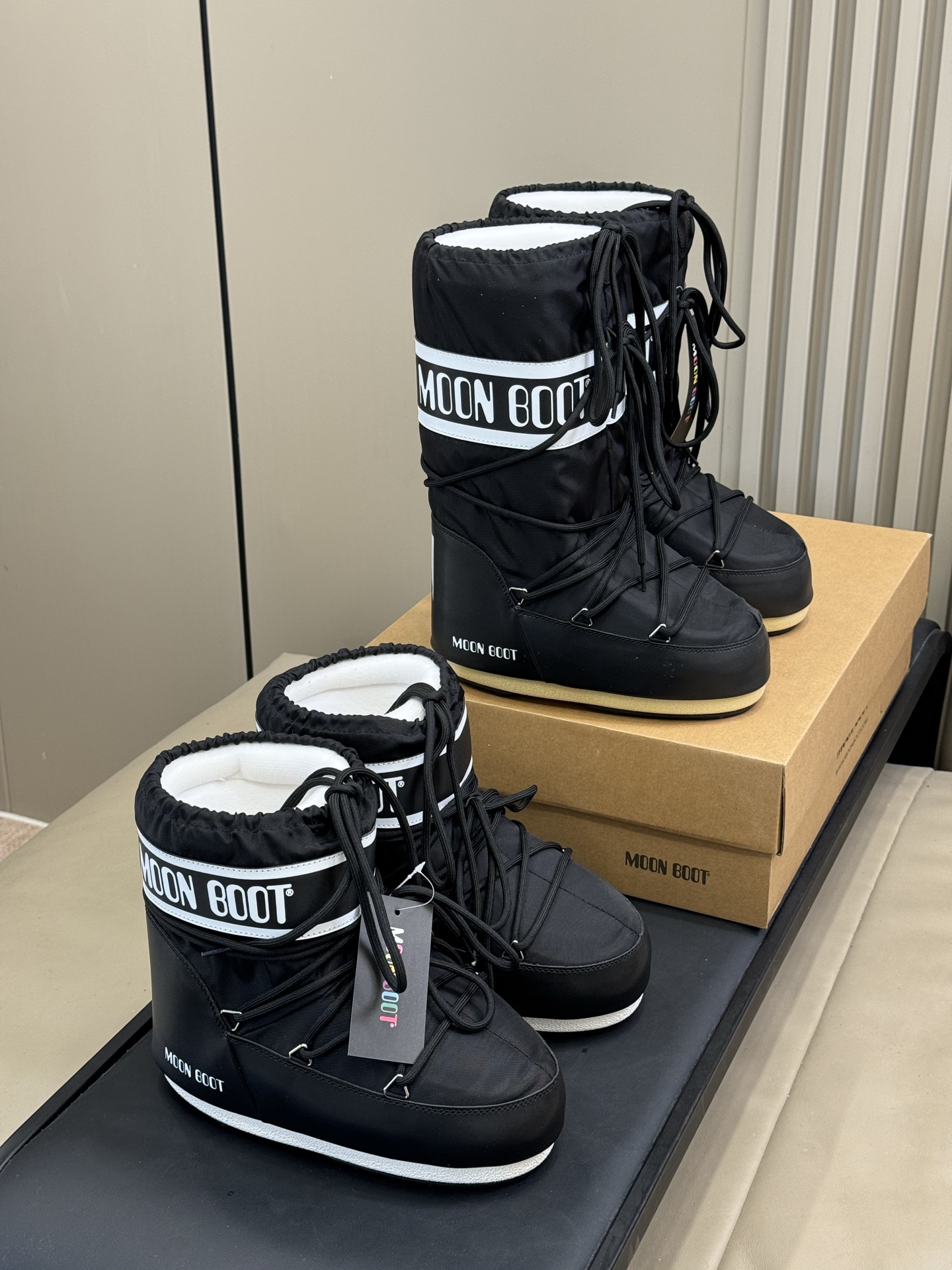 Moonboot这月亮雪地靴很出圈吗？去年这靴子看到好多辣妹子在穿搭配都是1.7的即视感！巨显腿长那种！