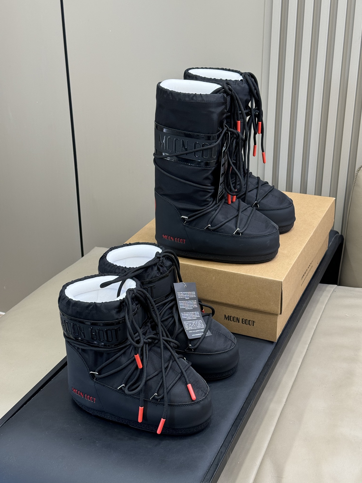 Moonboot这月亮雪地靴很出圈吗？去年这靴子看到好多辣妹子在穿搭配都是1.7的即视感！巨显腿长那种！