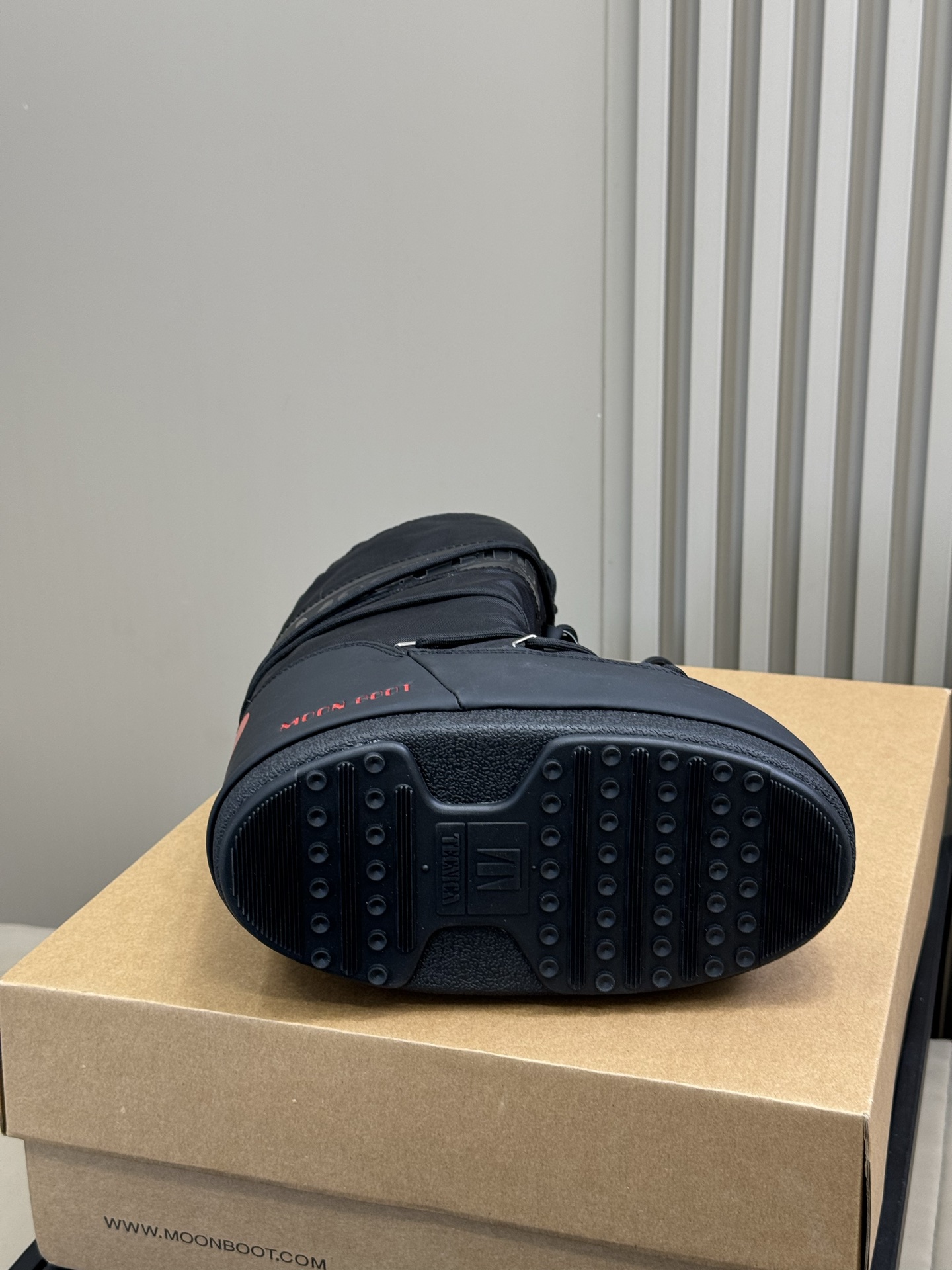 Moonboot这月亮雪地靴很出圈吗？去年这靴子看到好多辣妹子在穿搭配都是1.7的即视感！巨显腿长那种！