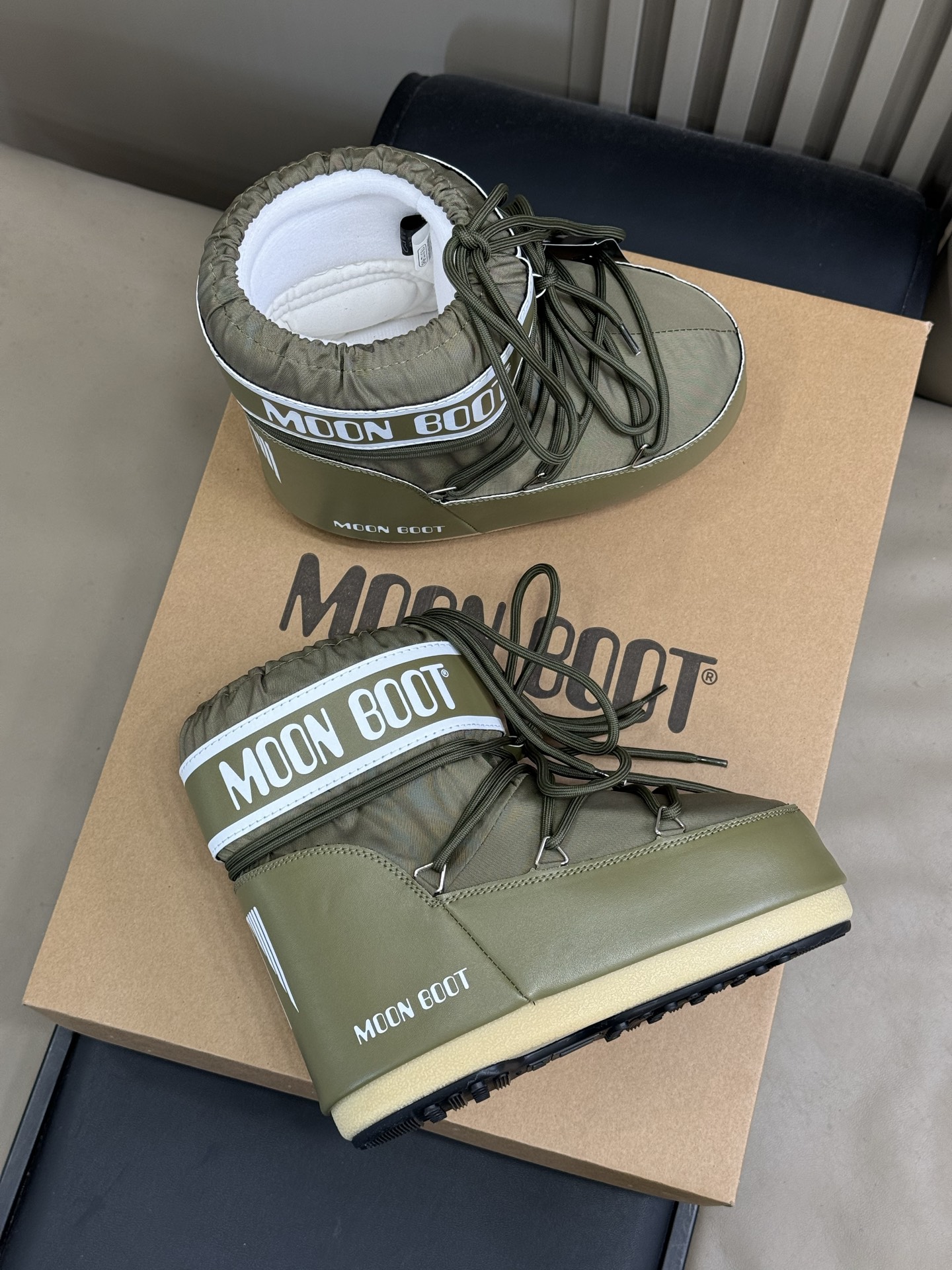 Moonboot这月亮雪地靴很出圈吗？去年这靴子看到好多辣妹子在穿搭配都是1.7的即视感！巨显腿长那种！