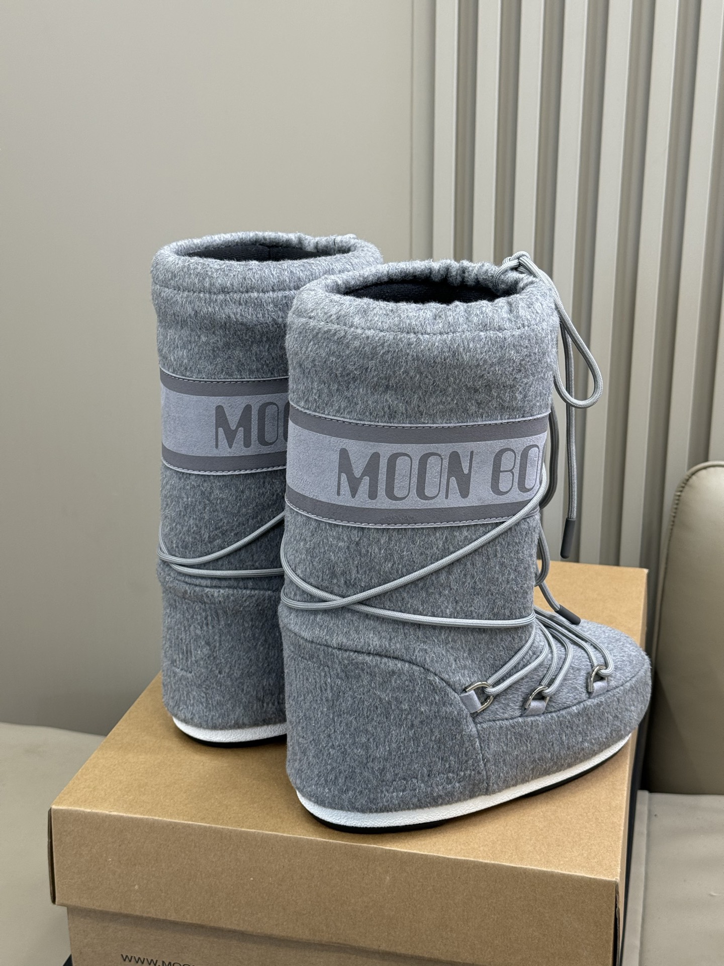 Moonboot这月亮雪地靴很出圈吗？去年这靴子看到好多辣妹子在穿搭配都是1.7的即视感！巨显腿长那种！