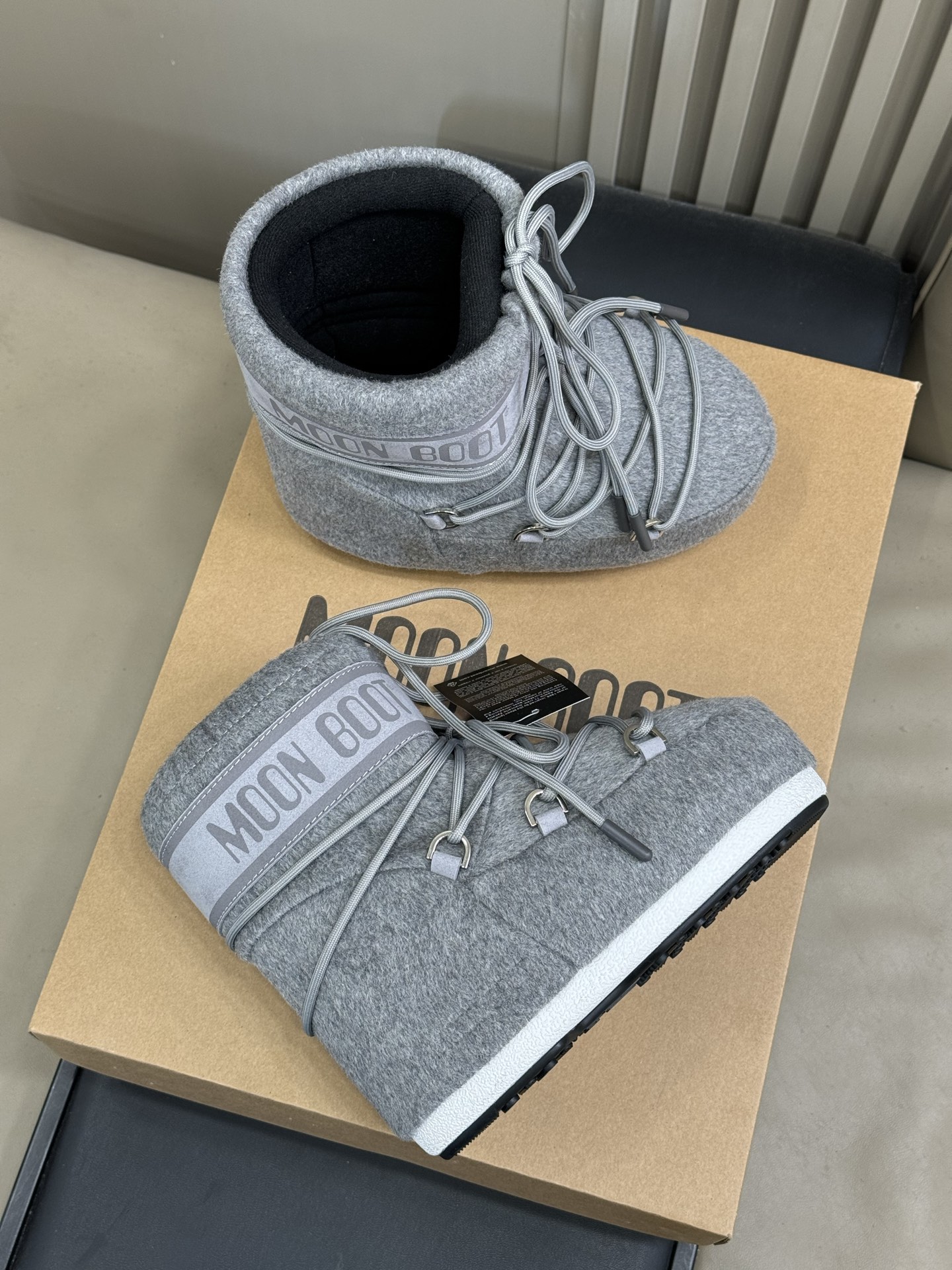 Moonboot这月亮雪地靴很出圈吗？去年这靴子看到好多辣妹子在穿搭配都是1.7的即视感！巨显腿长那种！