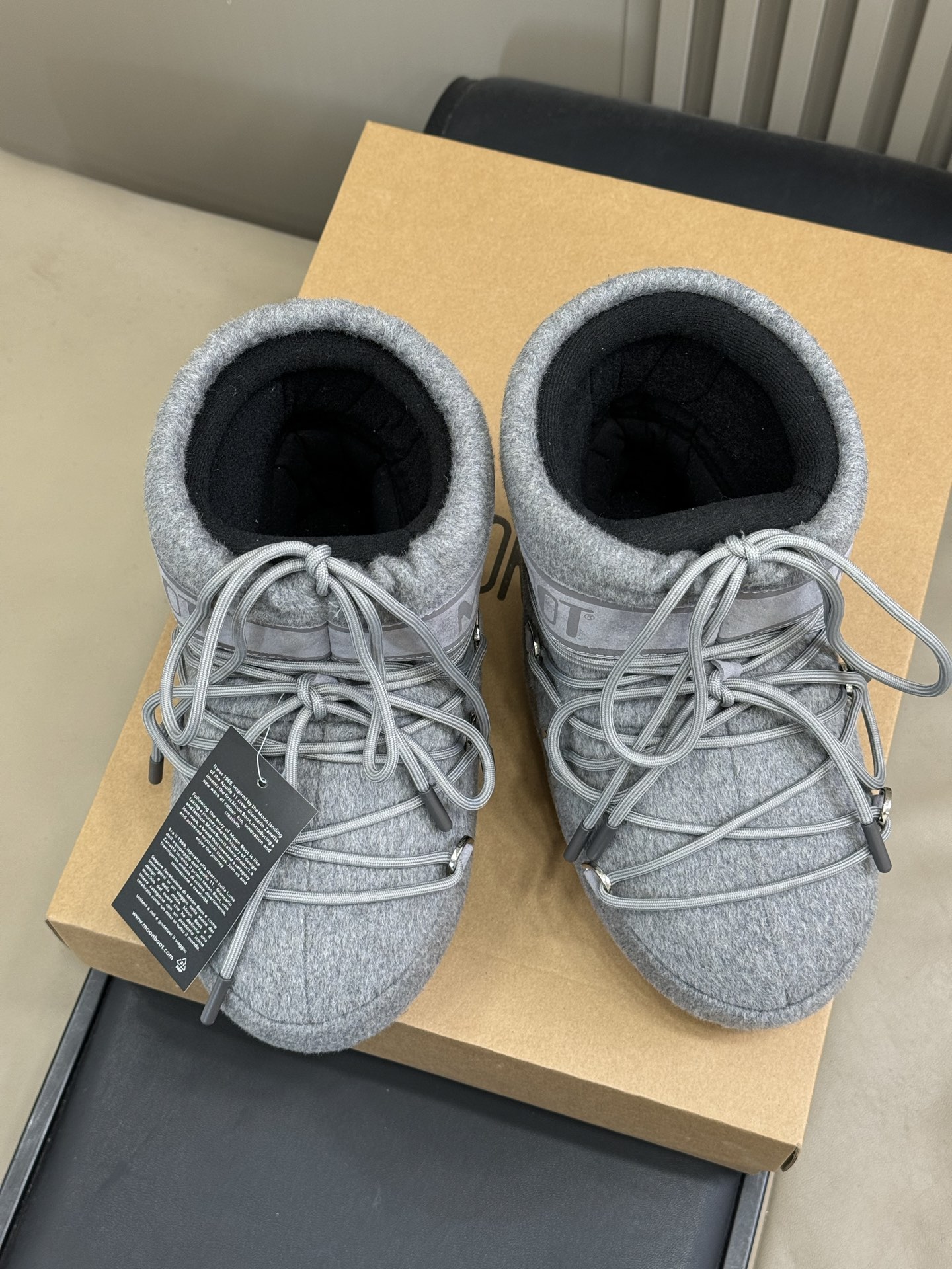 Moonboot这月亮雪地靴很出圈吗？去年这靴子看到好多辣妹子在穿搭配都是1.7的即视感！巨显腿长那种！