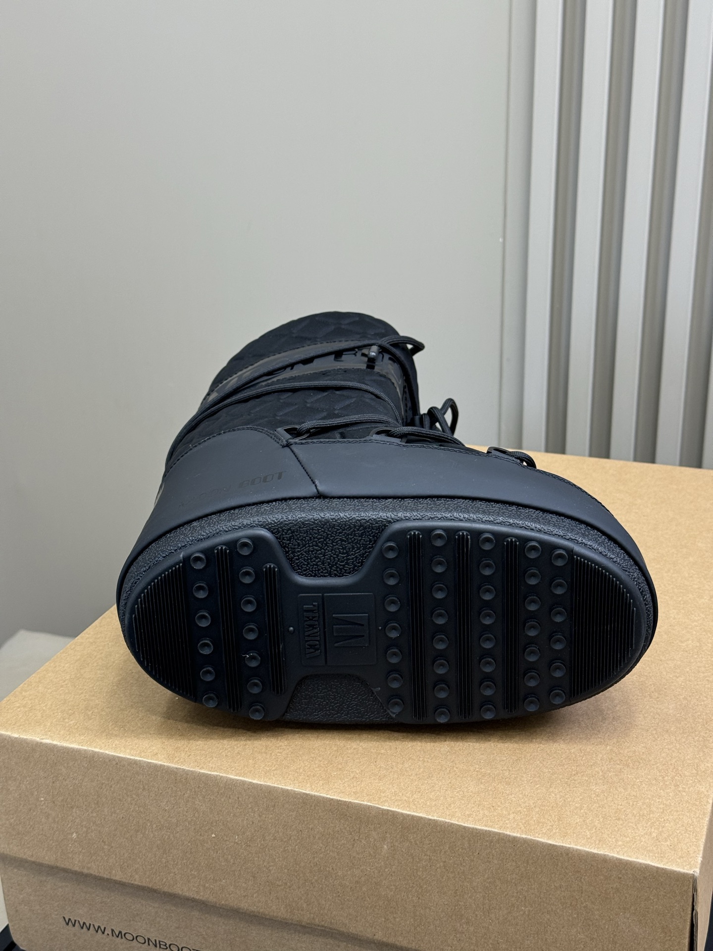 Moonboot这月亮雪地靴很出圈吗？去年这靴子看到好多辣妹子在穿搭配都是1.7的即视感！巨显腿长那种！