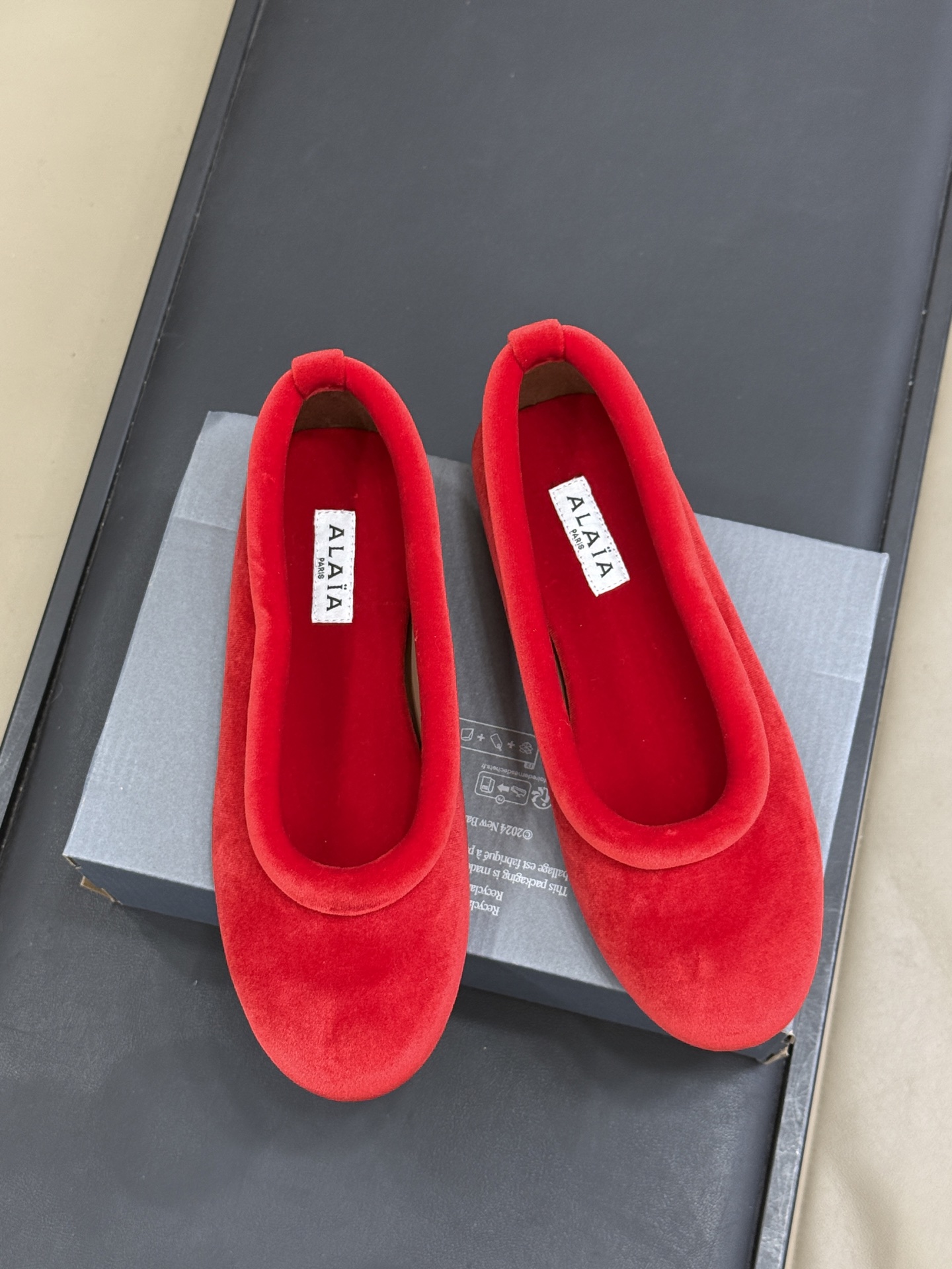 ALAiA｜敲响秋冬的第一双美鞋暖呼呼的别太可爱了吧 脚感太舒服啦换季新装备，新款芭蕾舞鞋啊迫不及待要把