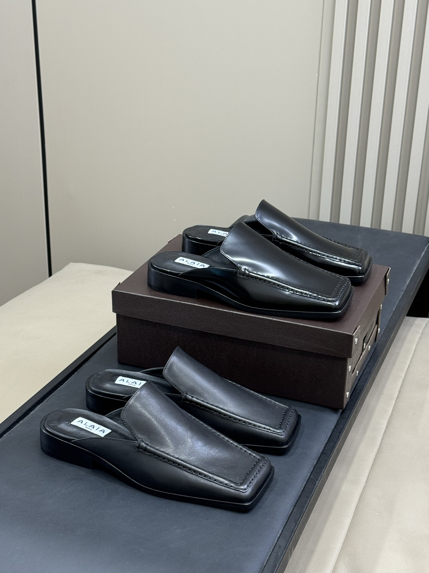 alaia fw25 new arrival～阿莱雅 25秋冬方头系列！经典乐福工艺细节，简约的设计元素