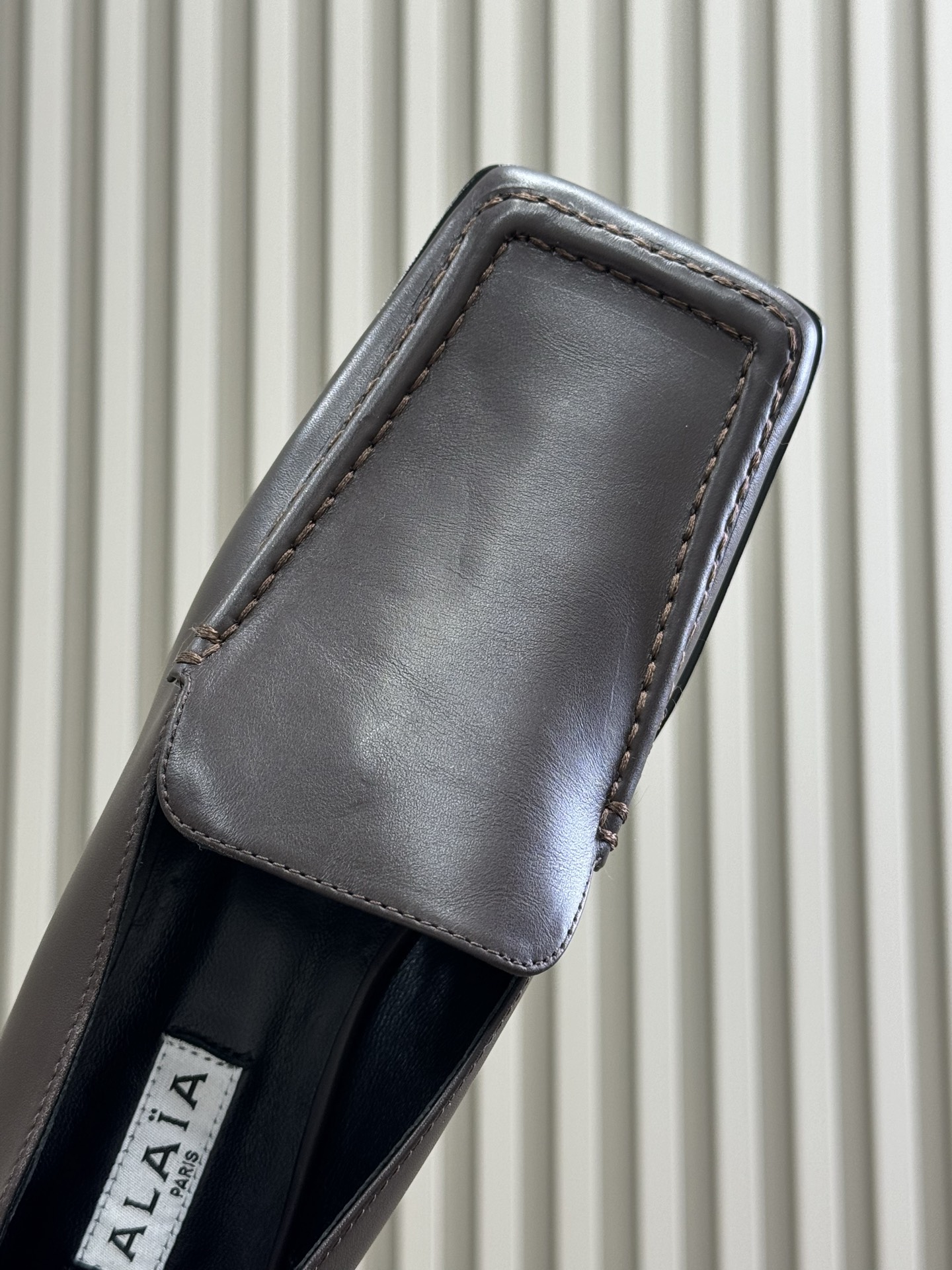 alaia fw25 new arrival～阿莱雅 25秋冬方头系列！经典乐福工艺细节，简约的设计元素