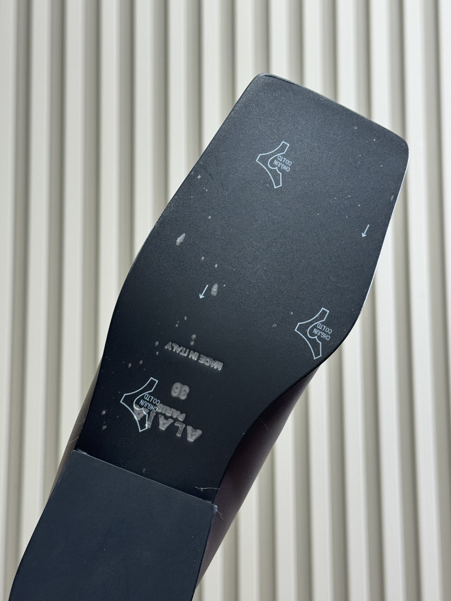 alaia fw25 new arrival～阿莱雅 25秋冬方头系列！经典乐福工艺细节，简约的设计元素