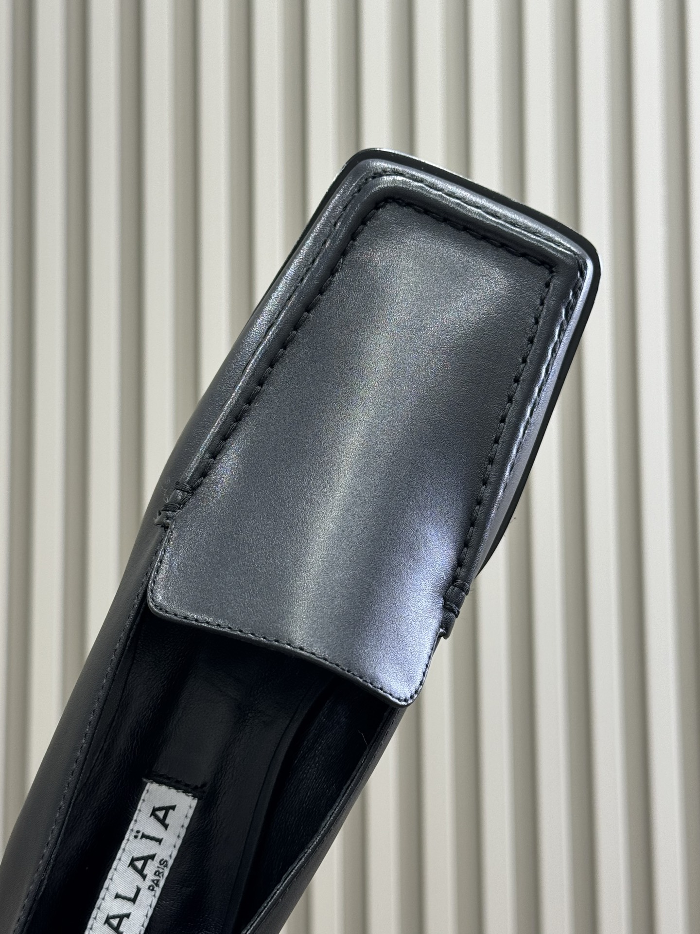 alaia fw25 new arrival～阿莱雅 25秋冬方头系列！经典乐福工艺细节，简约的设计元素