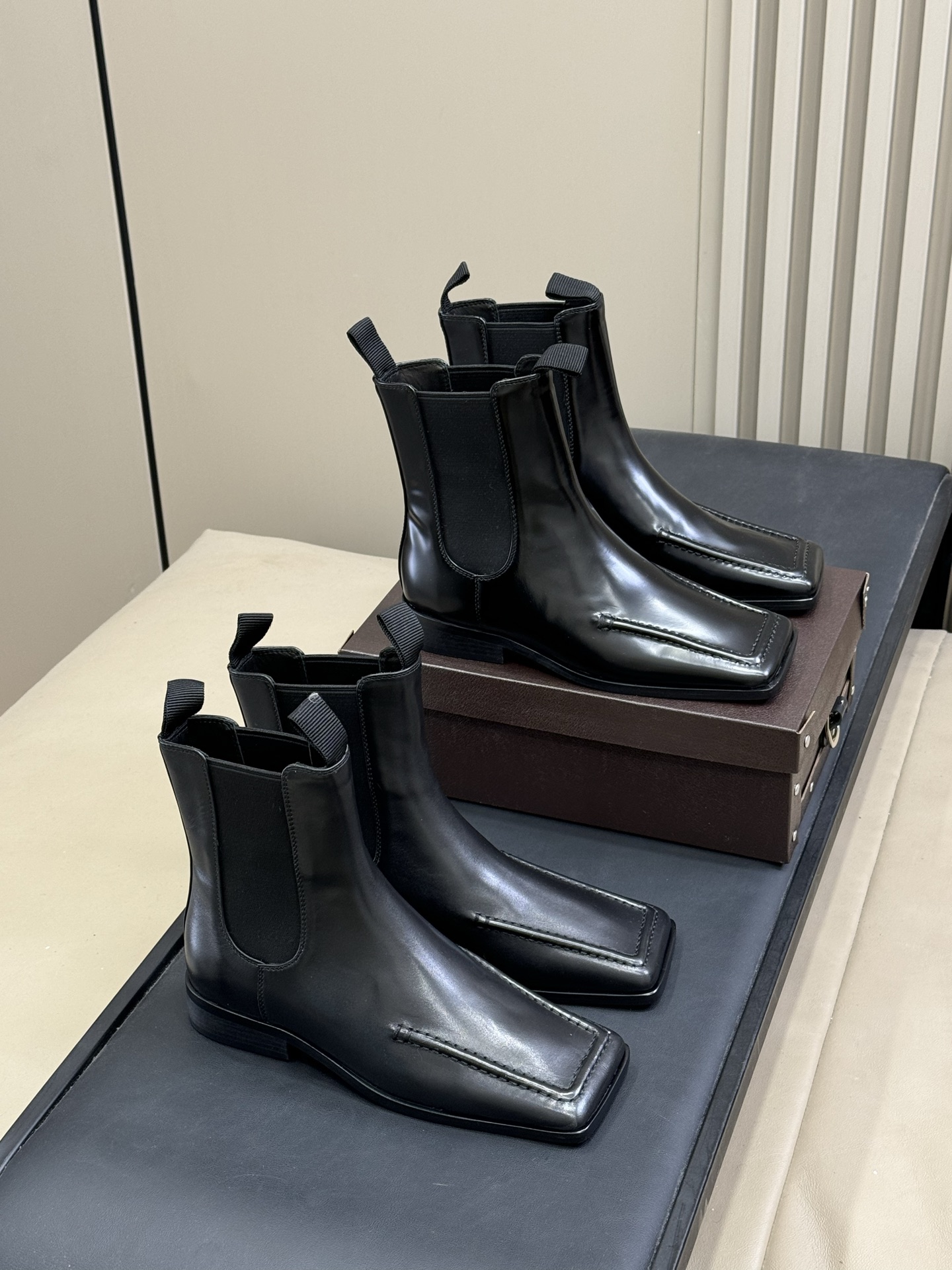 alaia fw25 new arrival～阿莱雅 25秋冬方头系列！经典乐福工艺细节，简约的设计元素