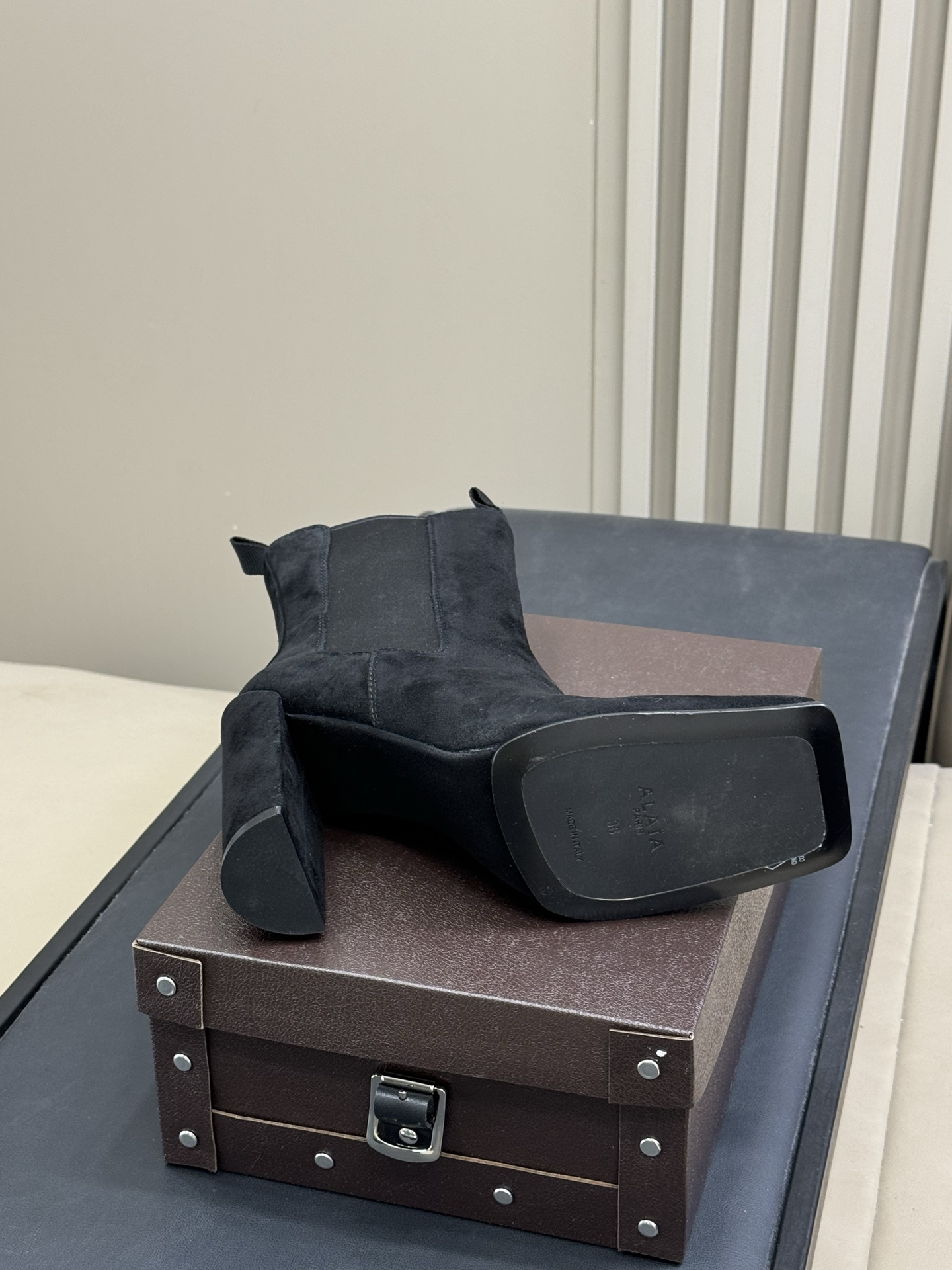 ALAiA|一脚踩进姐的舒适区，又A又飒这双鞋上脚的瞬间就把气场拿捏了方头＋黑皮＋短靴（三个版型）王炸组