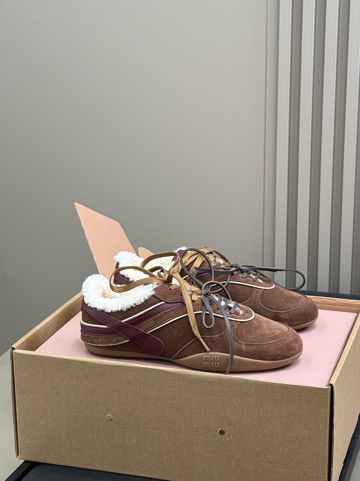 NO:593597,miu 25 autumn and winter Maomao Dexun new products are so beautiful, classic thin-soled Dexun shape, wool lining blessing, you can also wear it delicately and beautifully in winter size 35-40 p, casual shoes/sports shoes, miumiu, sneakers19860909miu 25秋冬毛毛德讯新品 太好看了,经典薄底德讯造型, 羊毛内里加持,冬天也可以穿得秀气美丽 size 35-40 p,休闲鞋/运动鞋,miumiu,sneakers,Women's Shoes