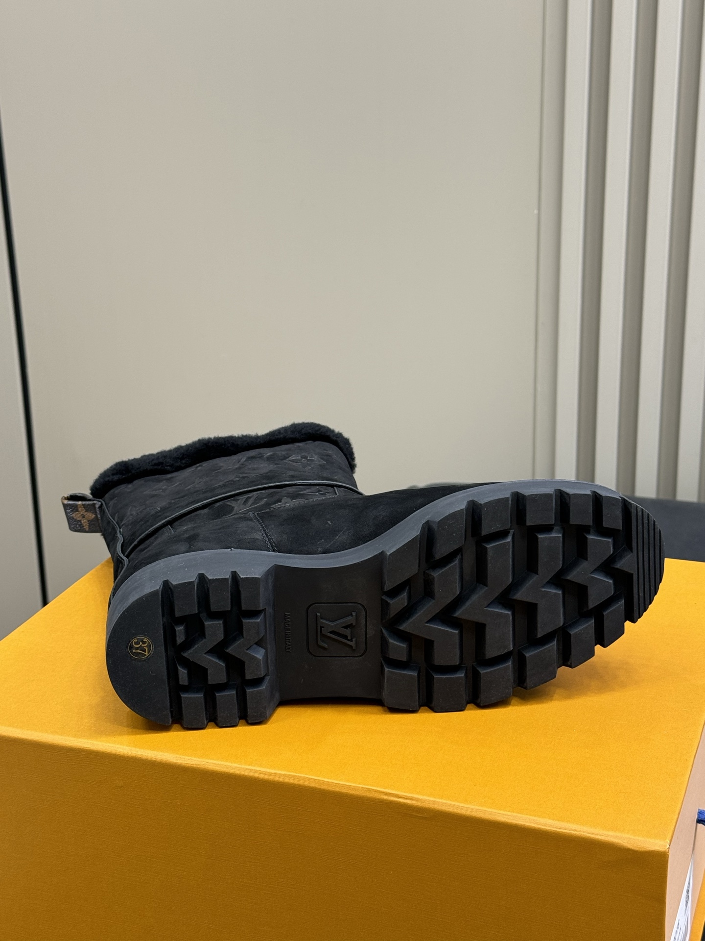 lv fw25 new arrival-～lv 25秋冬皮毛一体靴子鞋面是磨砂牛皮，质地细腻，质感超好！