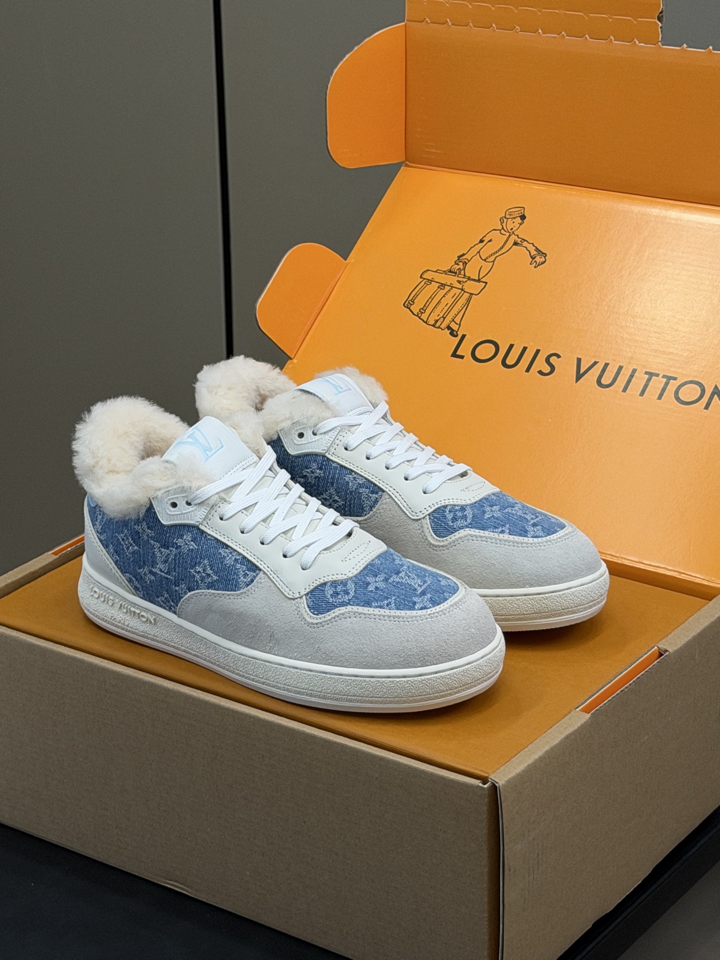 NO:630448,lv fw 25 new arrival~ Classic sneakers, fur integrated lining, really comfortable to wear, light and warm, perfect in winter, size 35-41, casual shoes/sports shoes, louis vuitton, sneakers19860909lv fw 25 new arrival～ 经典运动鞋 ,皮毛一体内里 上交真的很舒爽,轻盈保暖,冬日绝绝子啊 size 35-41,休闲鞋/运动鞋,louis vuitton,sneakers,Women's Shoes