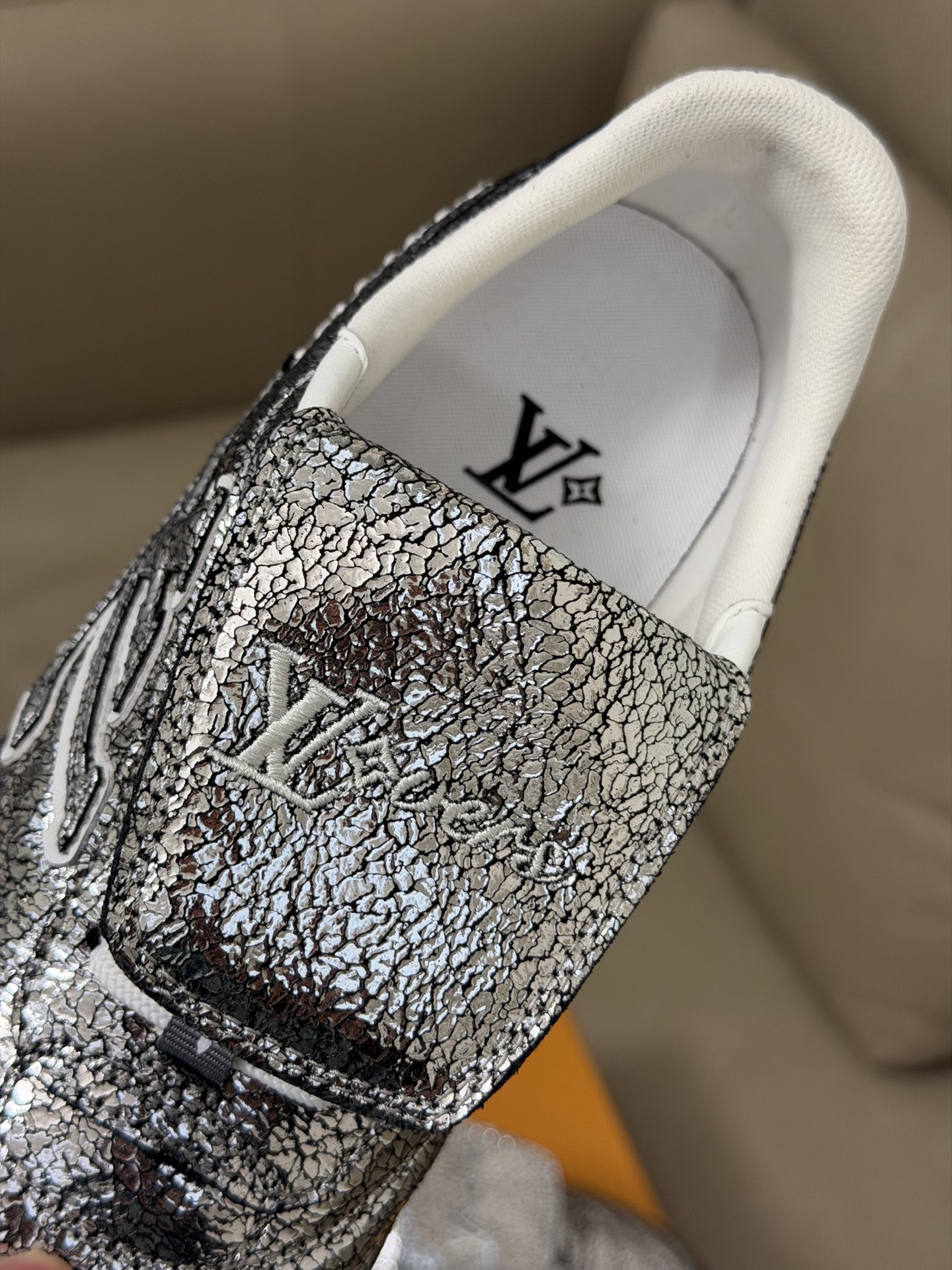 LV x Pharrell 全新Footprint足球鞋新配色Pharrell执掌下的Louis Vui