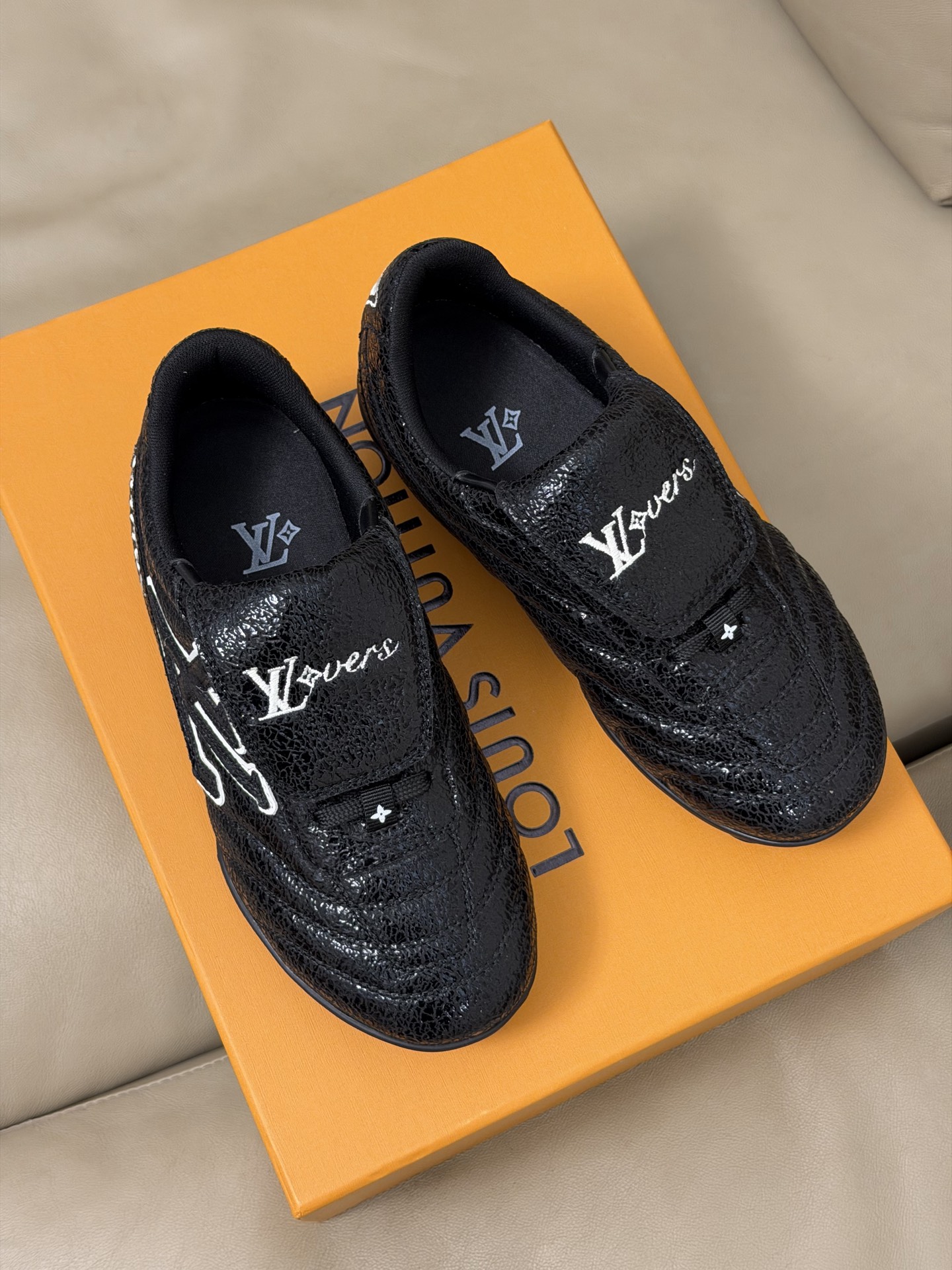 LV x Pharrell 全新Footprint足球鞋新配色Pharrell执掌下的Louis Vui