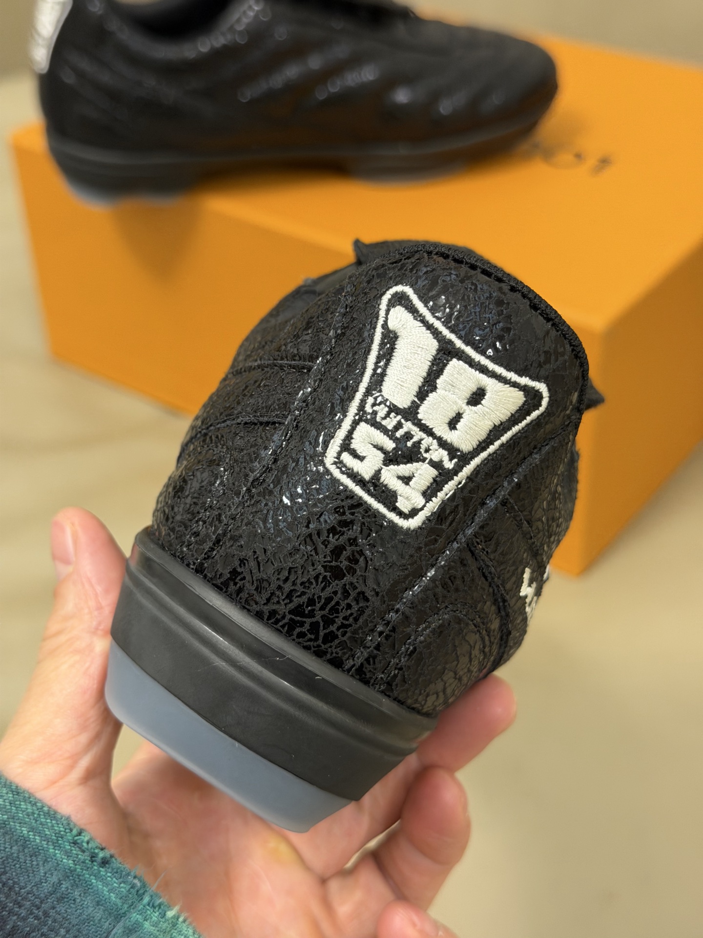 LV x Pharrell 全新Footprint足球鞋新配色Pharrell执掌下的Louis Vui