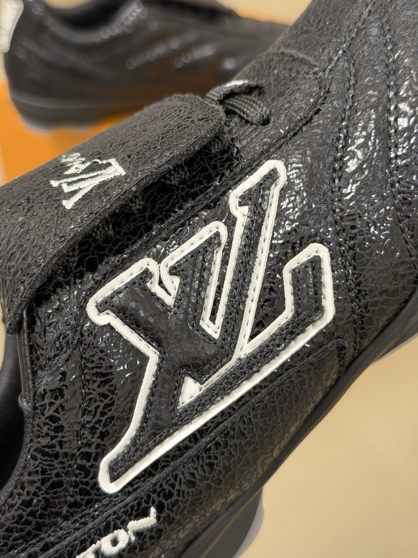 LV x Pharrell 全新Footprint足球鞋新配色Pharrell执掌下的Louis Vui