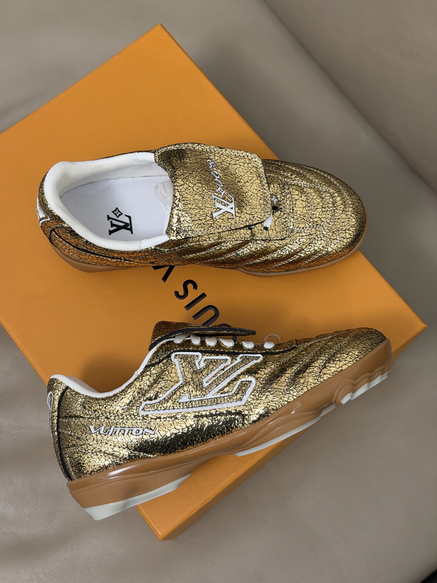 LV x Pharrell 全新Footprint足球鞋新配色Pharrell执掌下的Louis Vui