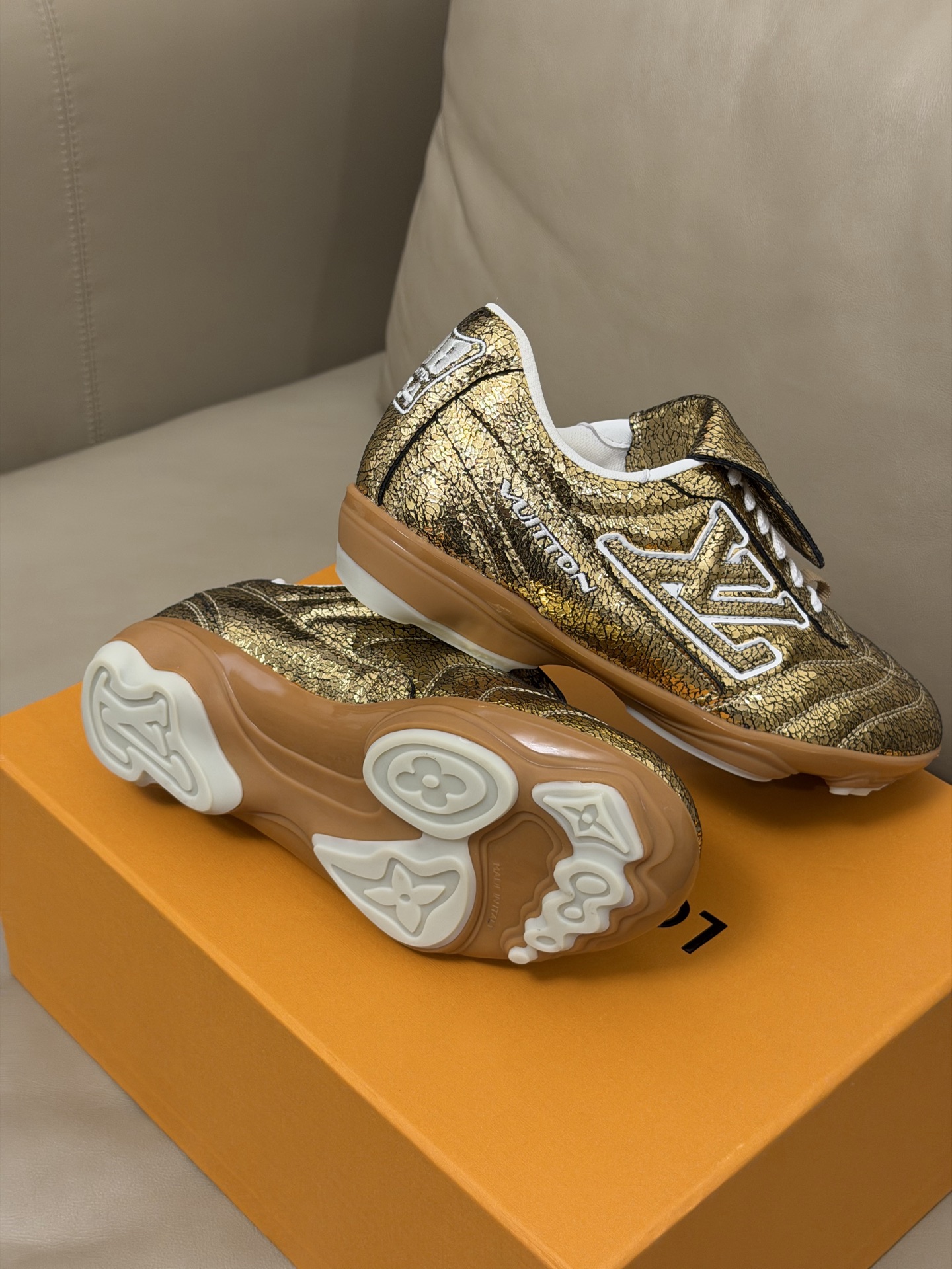 LV x Pharrell 全新Footprint足球鞋新配色Pharrell执掌下的Louis Vui