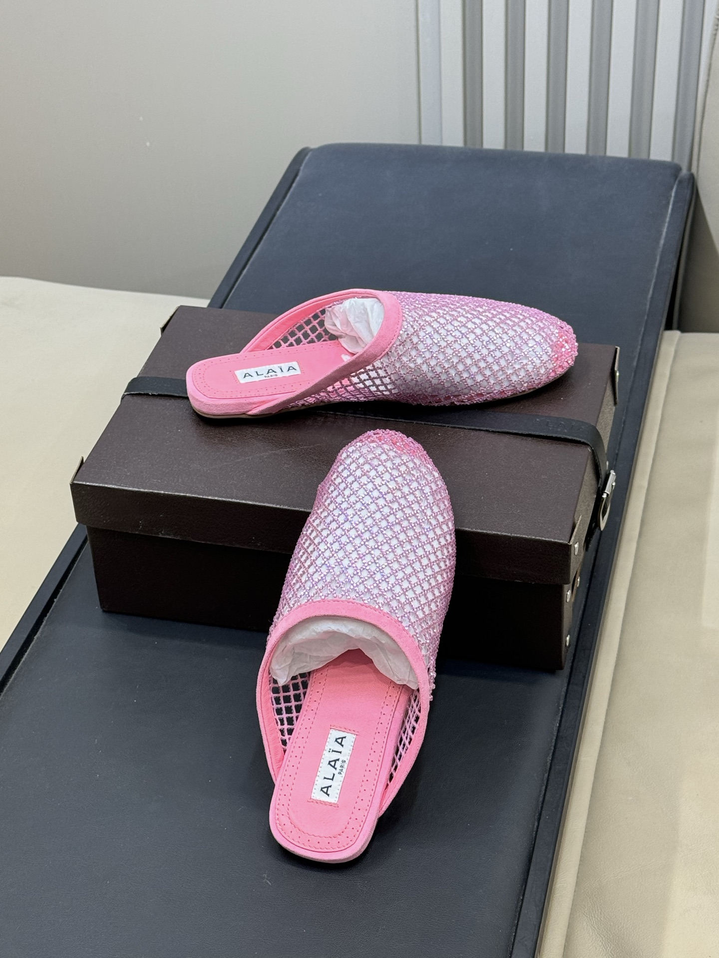 单鞋 拖鞋-40 alaia 26c new arrival～渔网系列爆🔥单品，时下流行审美。不过应该就