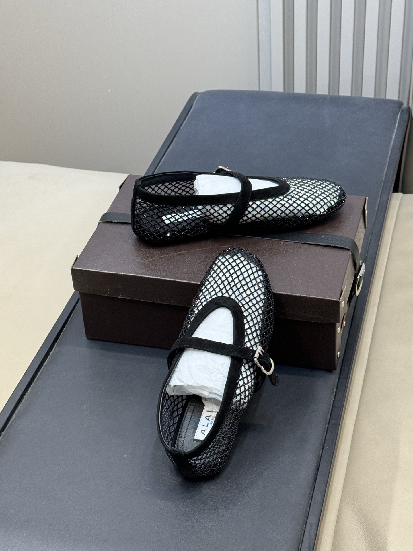 单鞋 拖鞋-40 alaia 26c new arrival～渔网系列爆🔥单品，时下流行审美。不过应该就