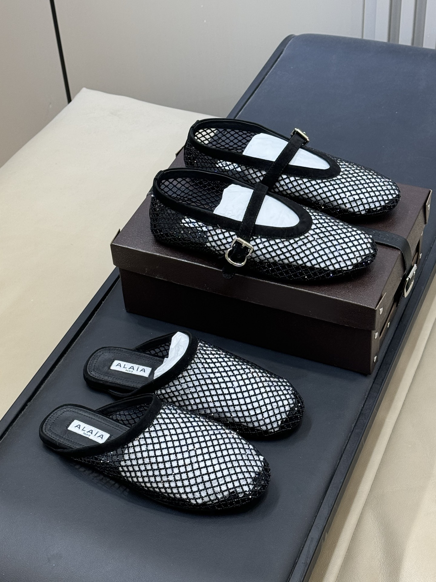 单鞋 拖鞋-40 alaia 26c new arrival～渔网系列爆🔥单品，时下流行审美。不过应该就