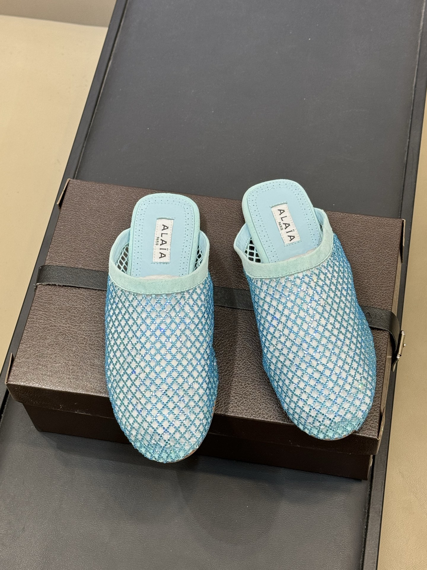 单鞋 拖鞋-40 alaia 26c new arrival～渔网系列爆🔥单品，时下流行审美。不过应该就
