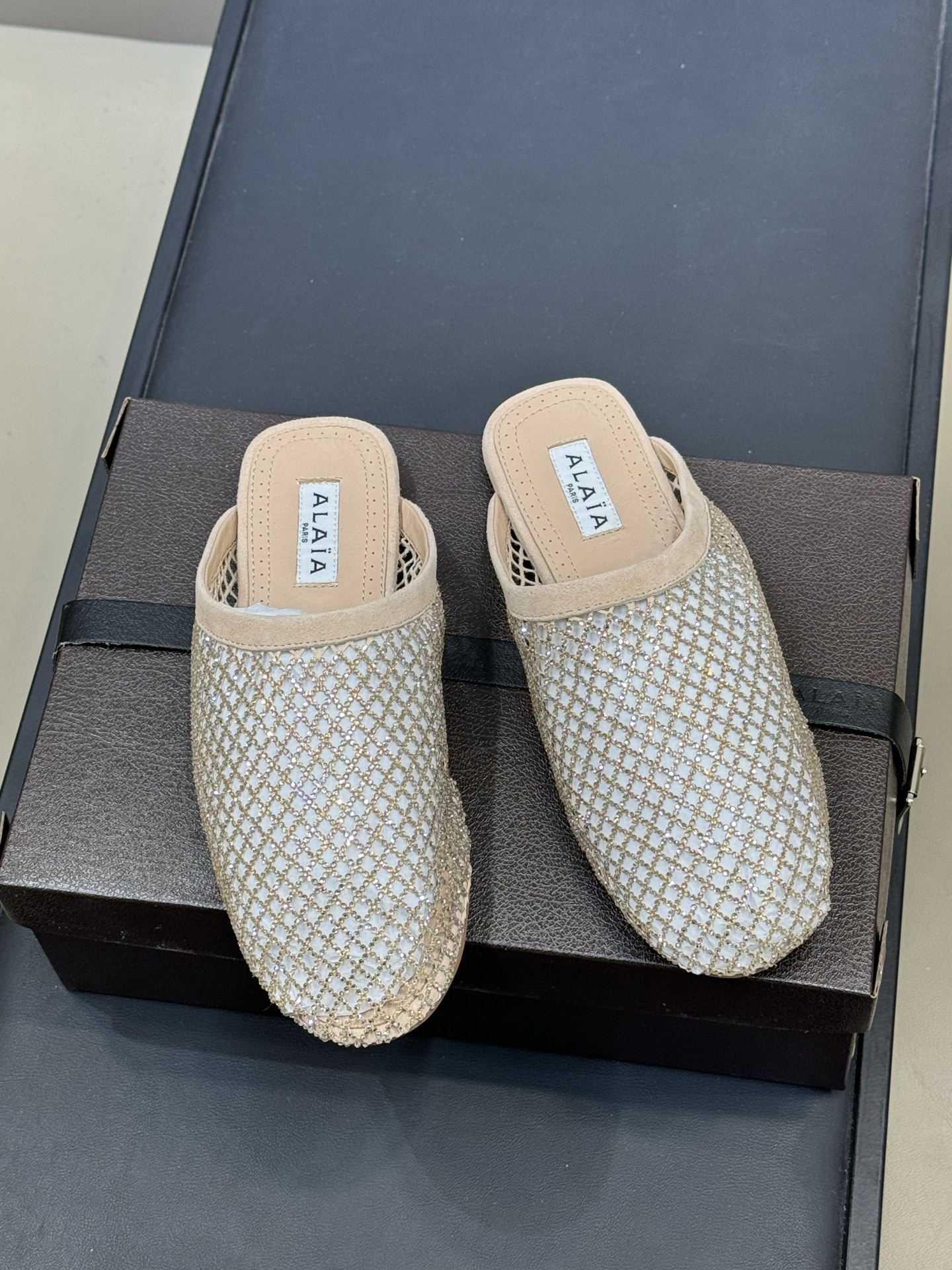 单鞋 拖鞋-40 alaia 26c new arrival～渔网系列爆🔥单品，时下流行审美。不过应该就